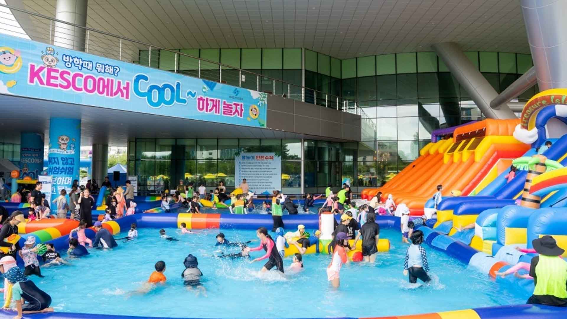 전북혁신도시 중심에 물놀이장 개장.. 사흘간 무료 개방