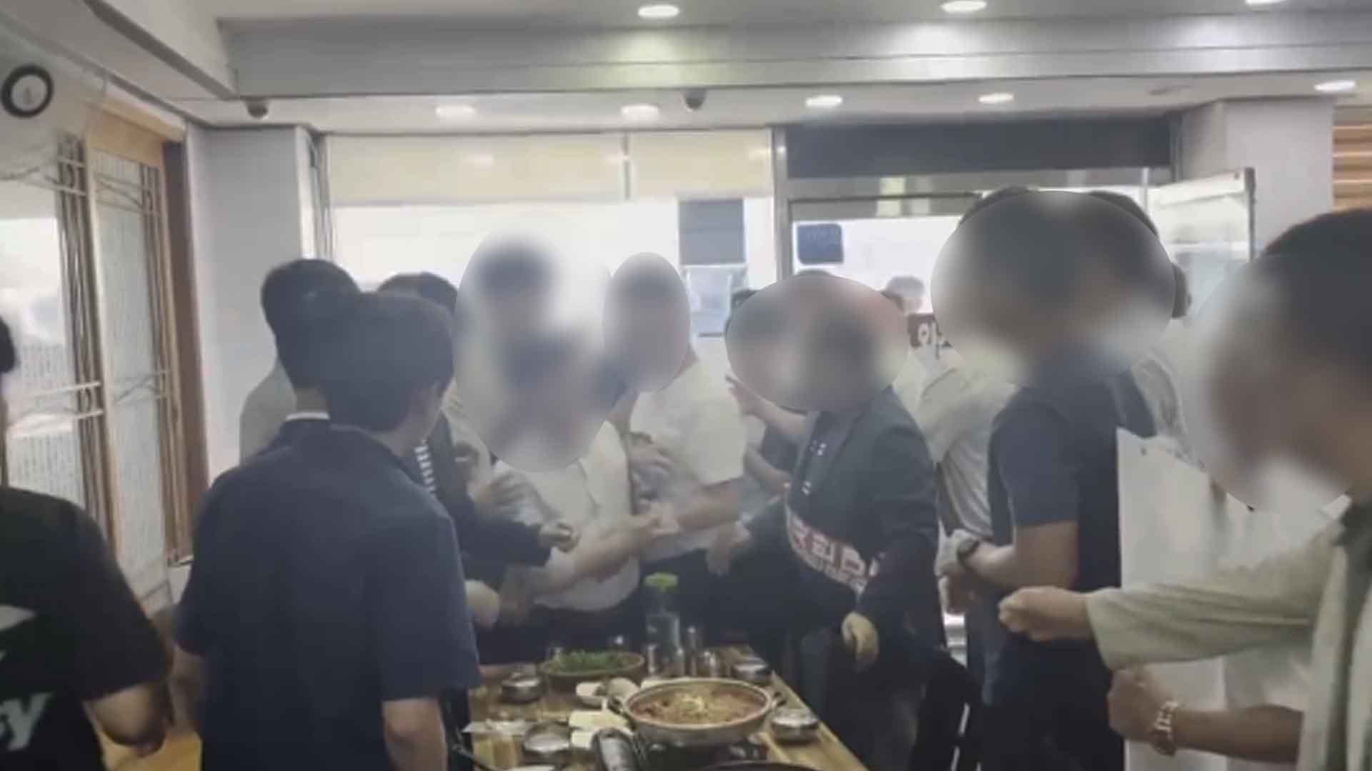 우범기 전주시장, 완주 찾았다 통합 반대 세력에 '물세례'