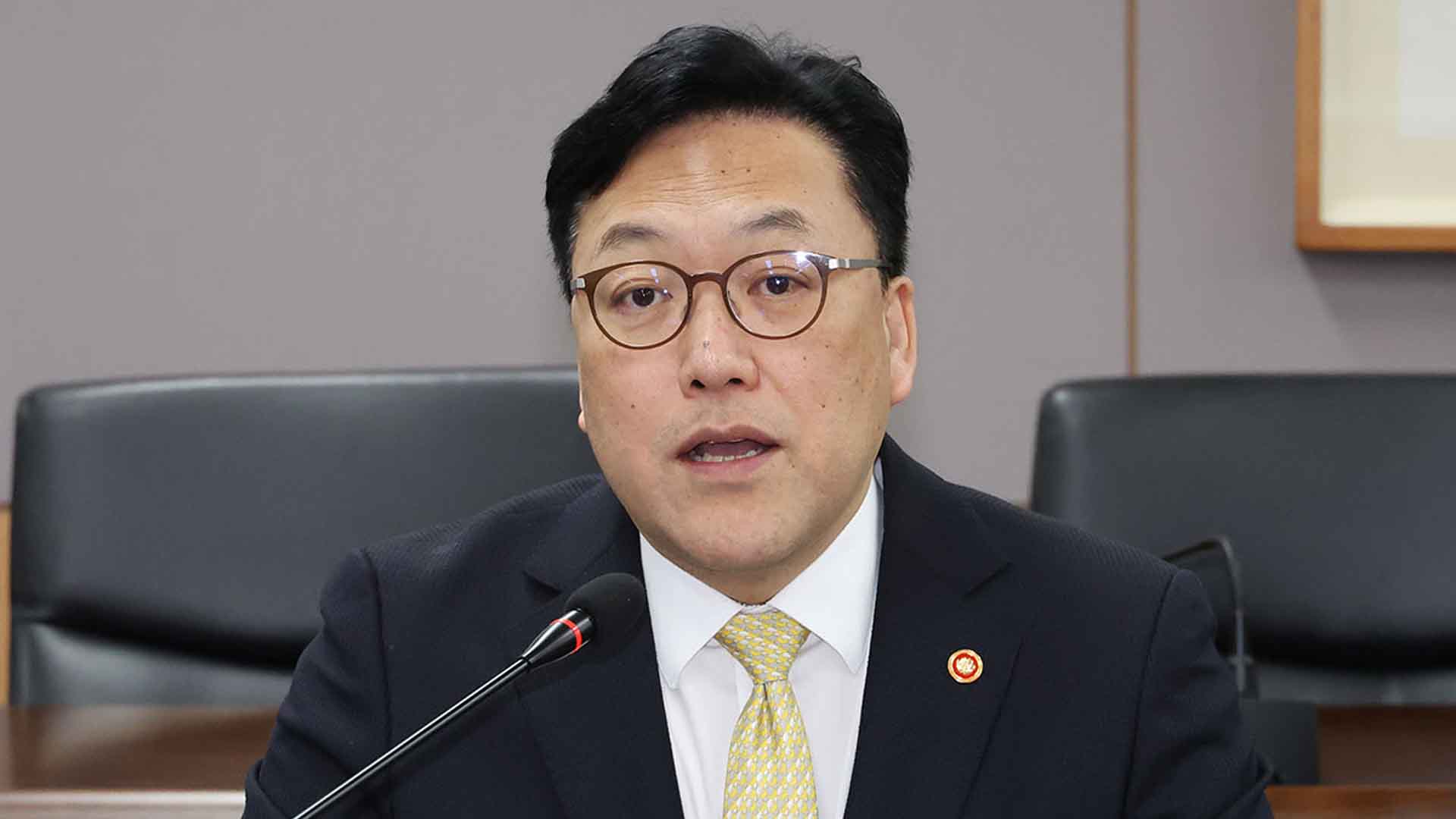 李 대통령, '부동산 대출 규제' 금융위원장 칭찬.. 