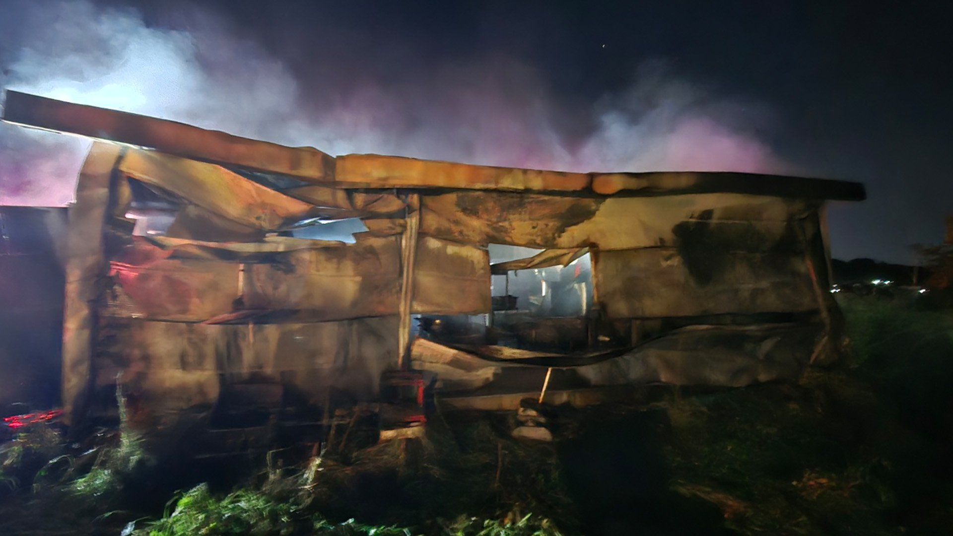 식품 보관창고 화재.. 2100만 원 재산피해