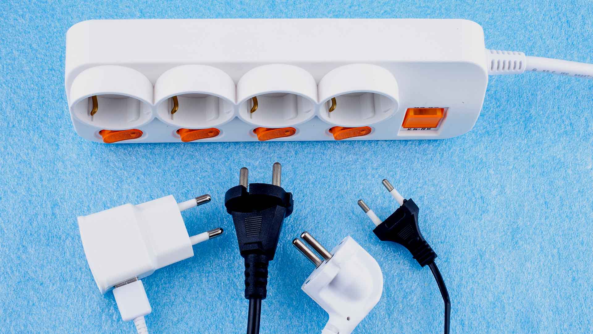 여름철에 멀티탭 화재 집중.. 전선 손상 등 점검 필수