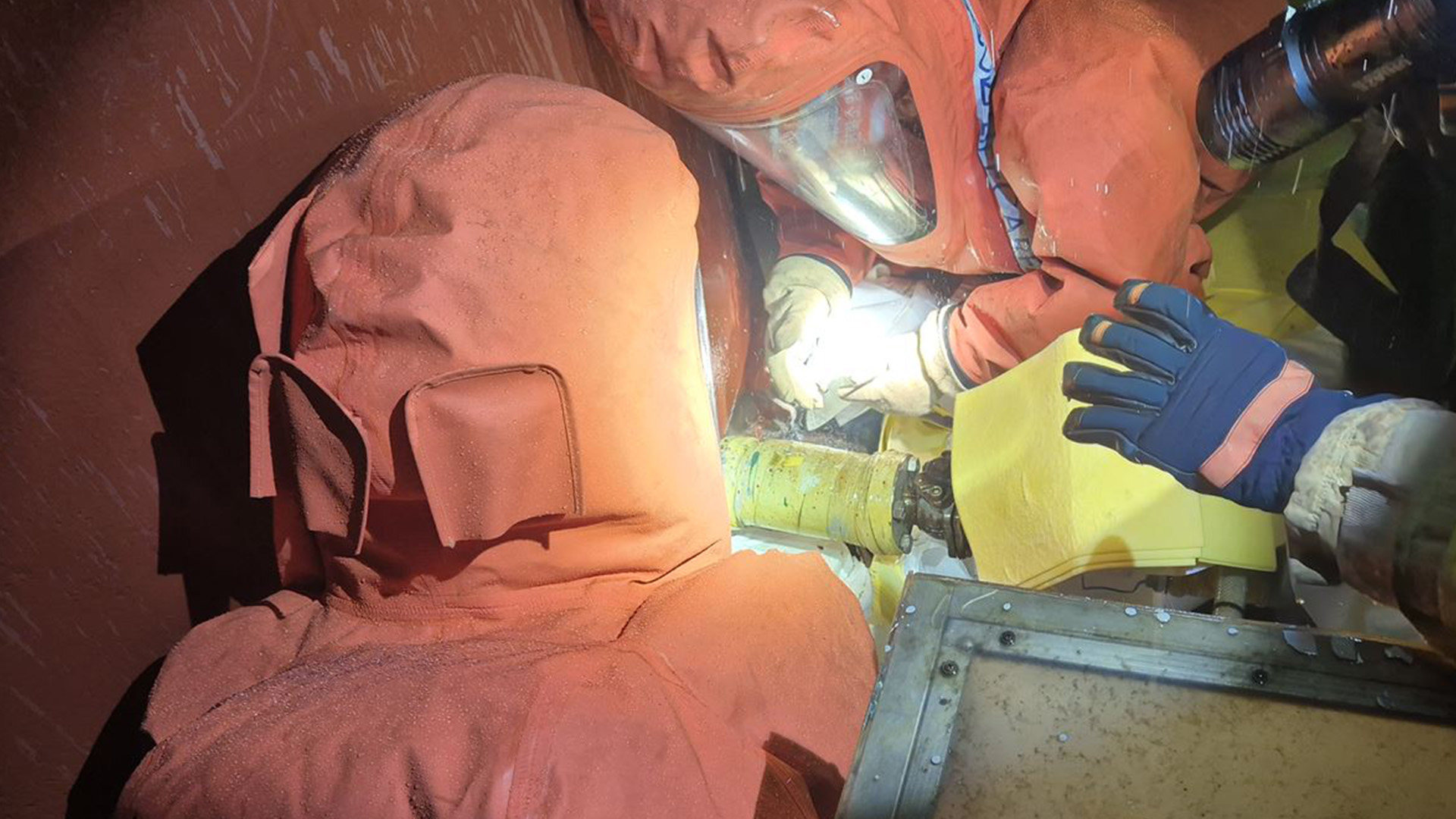 정읍 이차전지 공장 황산 누출..인명 피해 없어