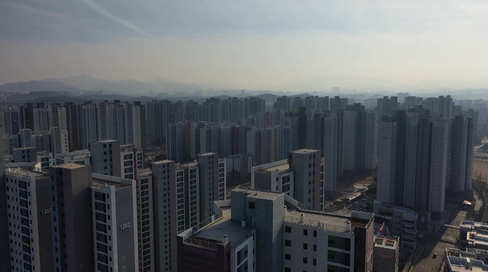 부동산 경기 침체로 오피스와 상가 임대료 하락