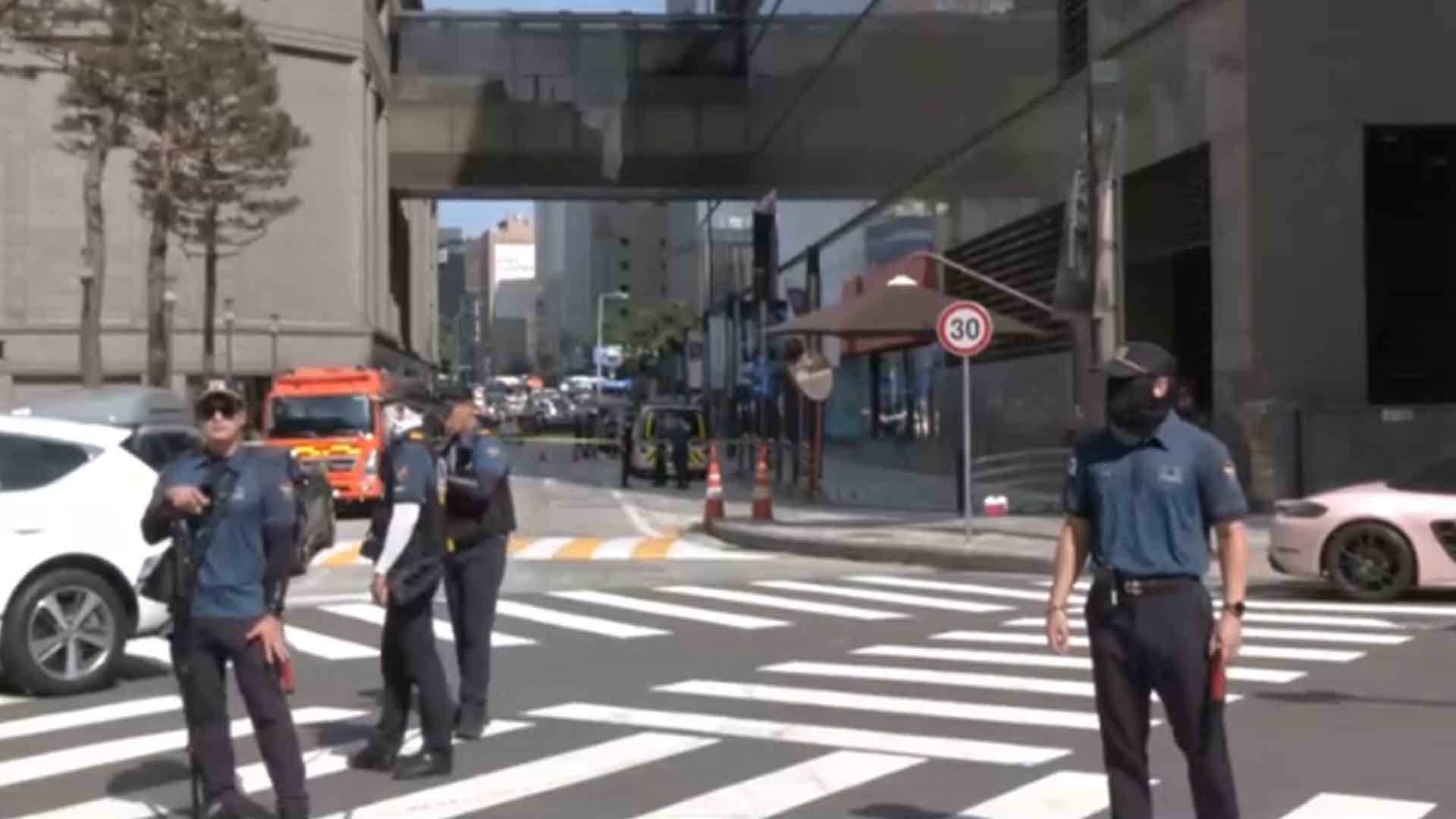 연이은 '신세계백화점 폭파 예고'.. 중학생 이어 20대 검거