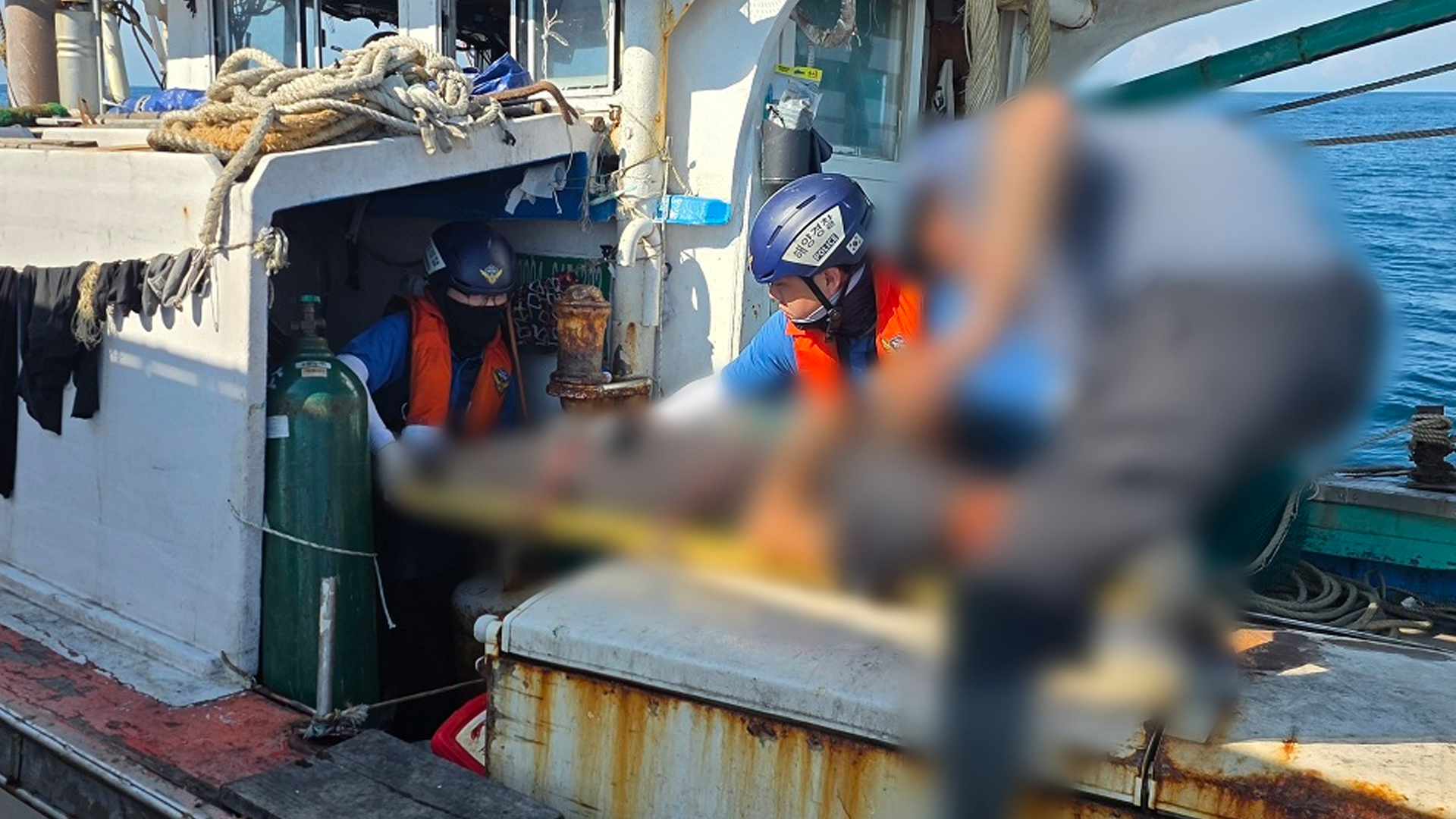 대낮 조업 중 온열 질환으로 쓰러진 선원들.. 올여름만 5명 발생