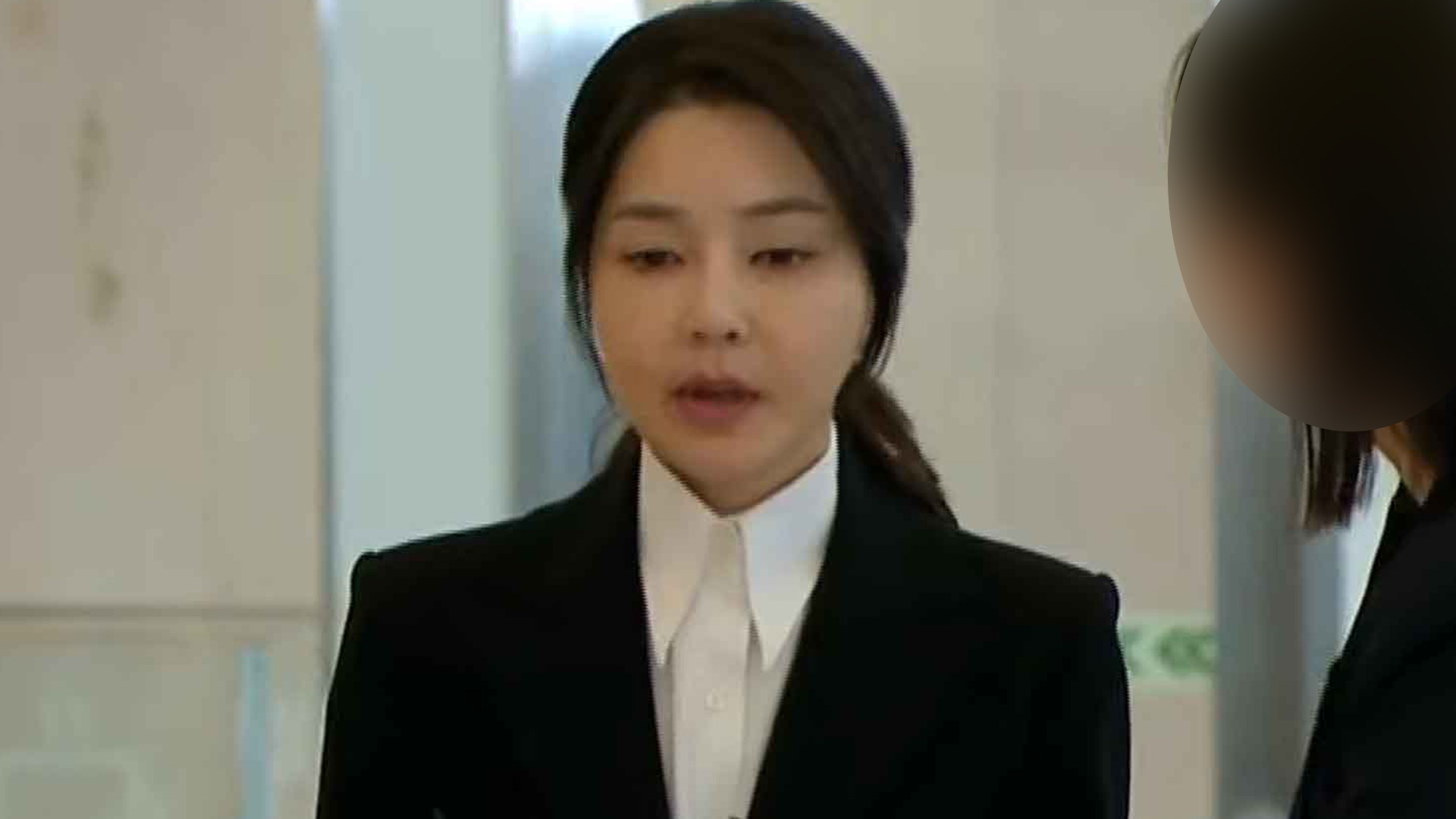 신평 “김건희 뼈대만 앙상”.. 민주 “건강 핑계 법꾸라지”