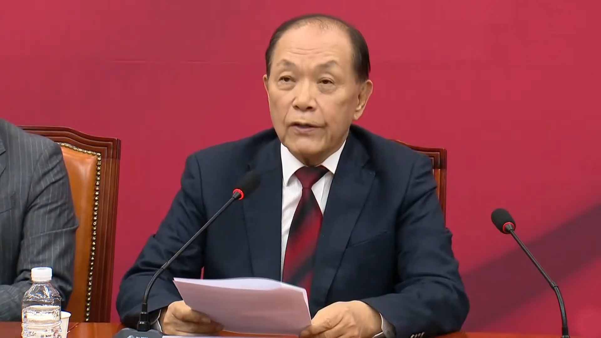 '전당대회 연설 방해' 전한길.. 황우여 