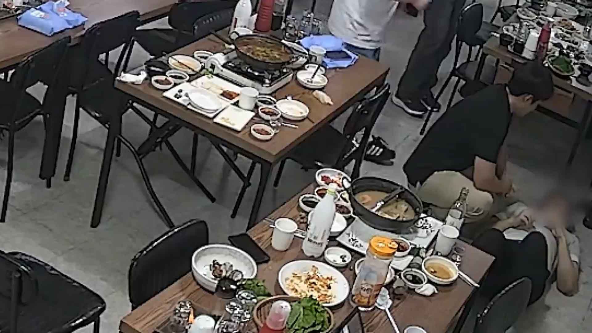 [영상] 밥 먹다 쓰러진 시민 구한 경찰관들.. 