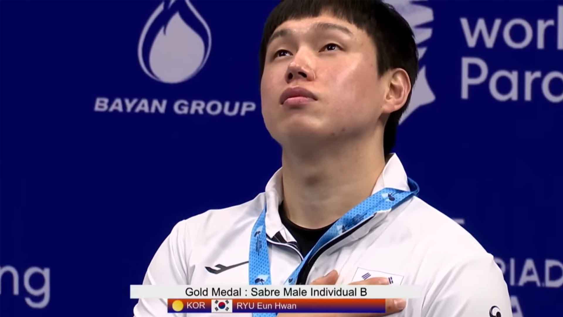 '음주 뺑소니' 잡은 장애인 펜싱 선수.. 국제 대회 '첫 금메달'