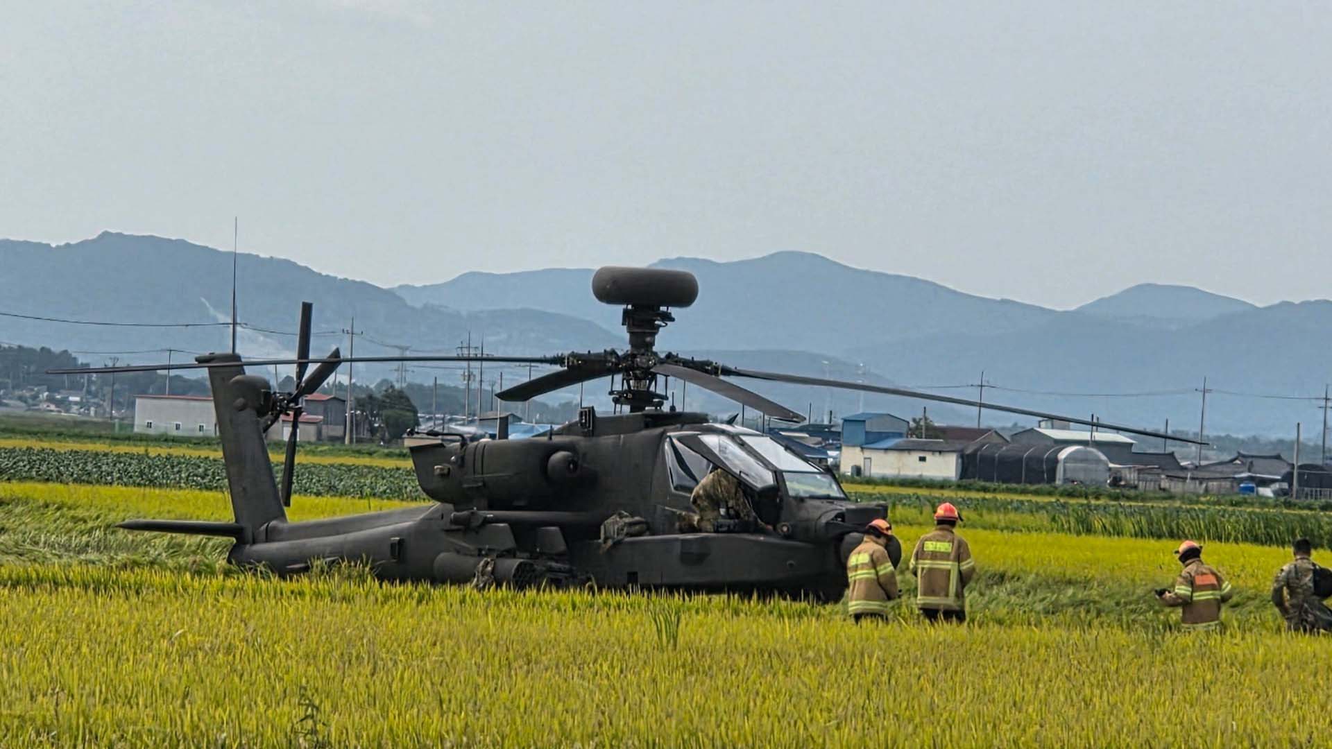 미군 아파치 헬기 부안군에 불시착.. 조종사 등 2명 대피