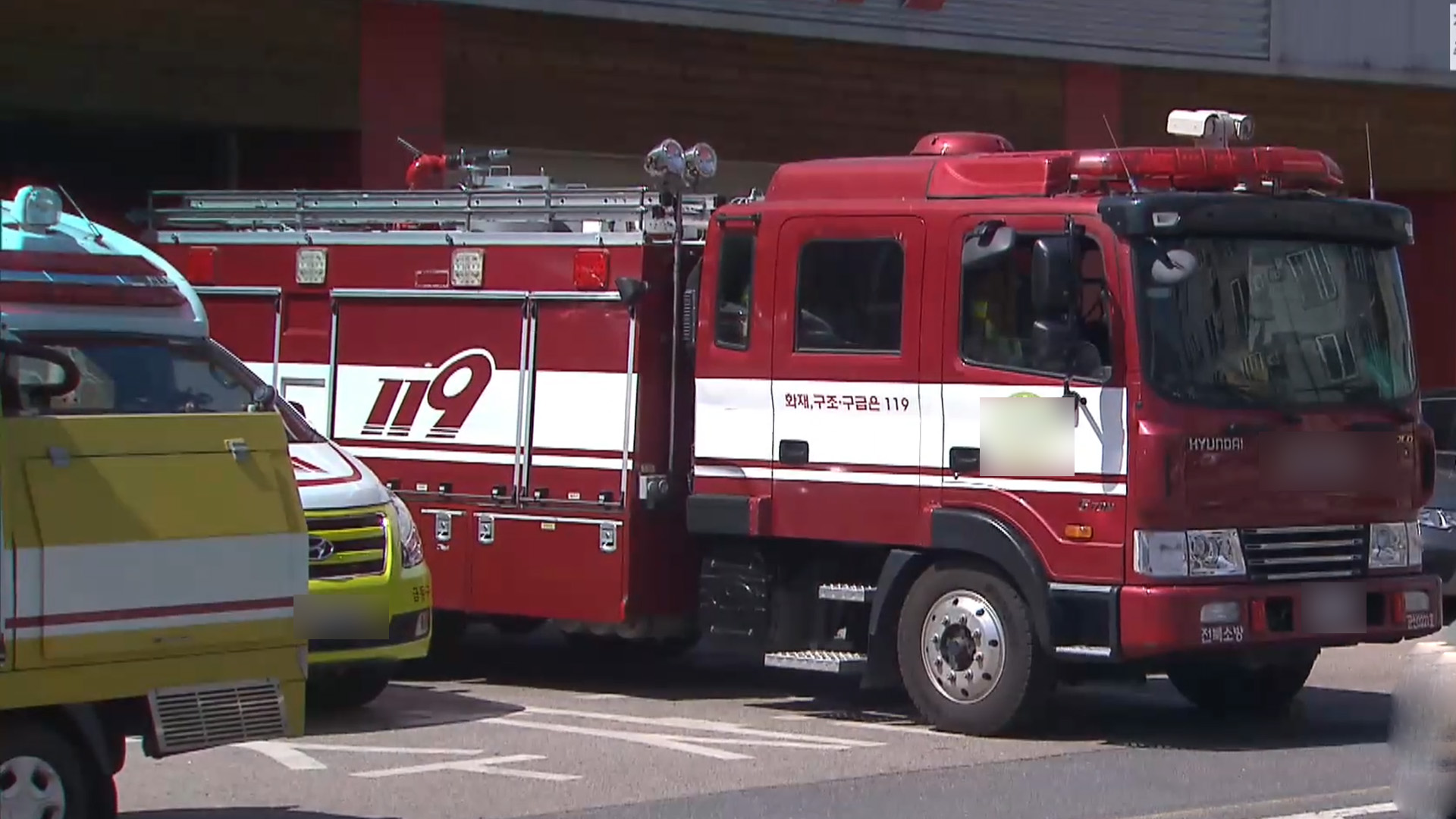 고압 전기 판넬 점검 중 불꽃 튀어.. 작업자 2명 화상