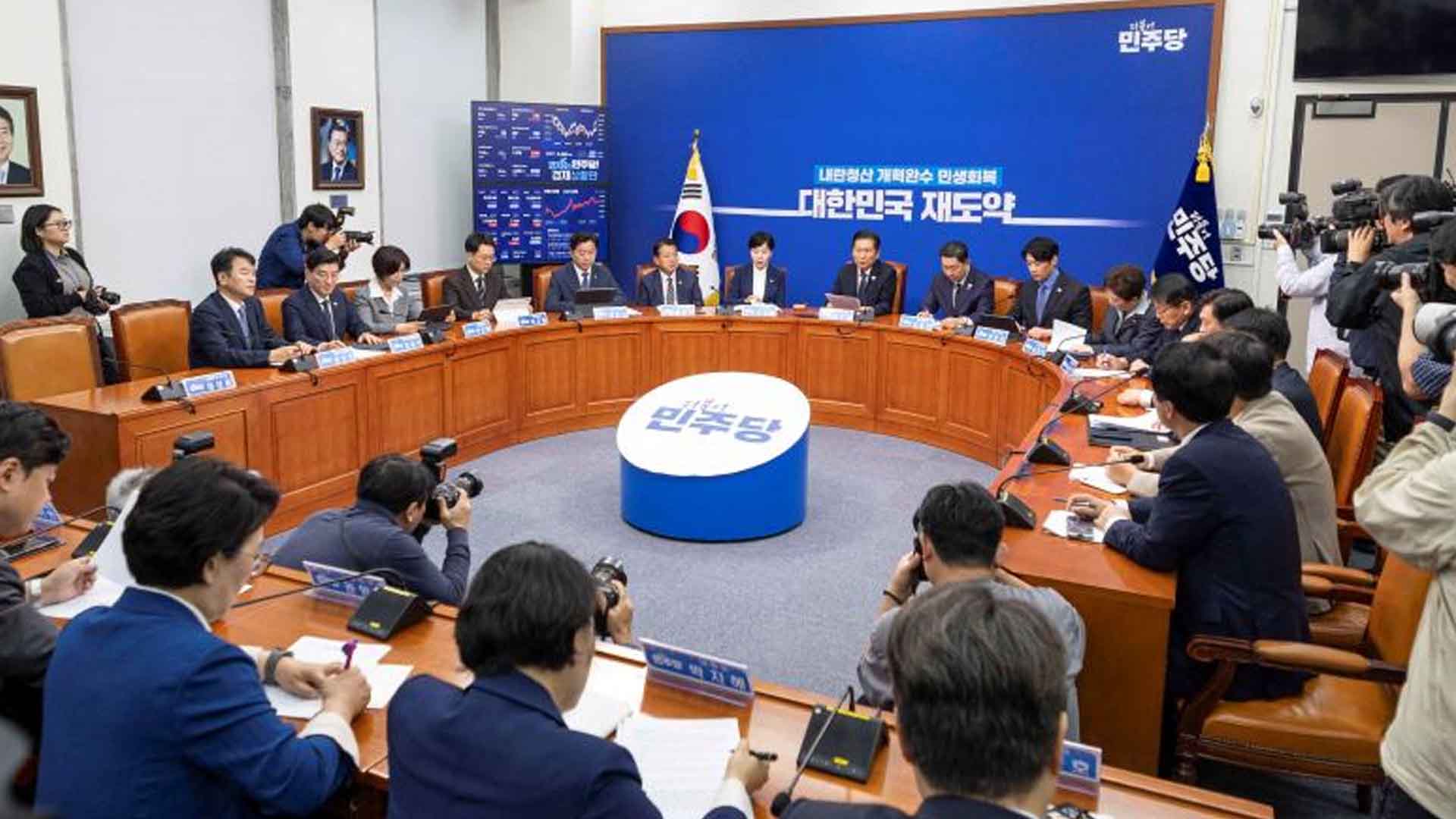'국토부차관 국민 조롱하나' 확산.. 민주 