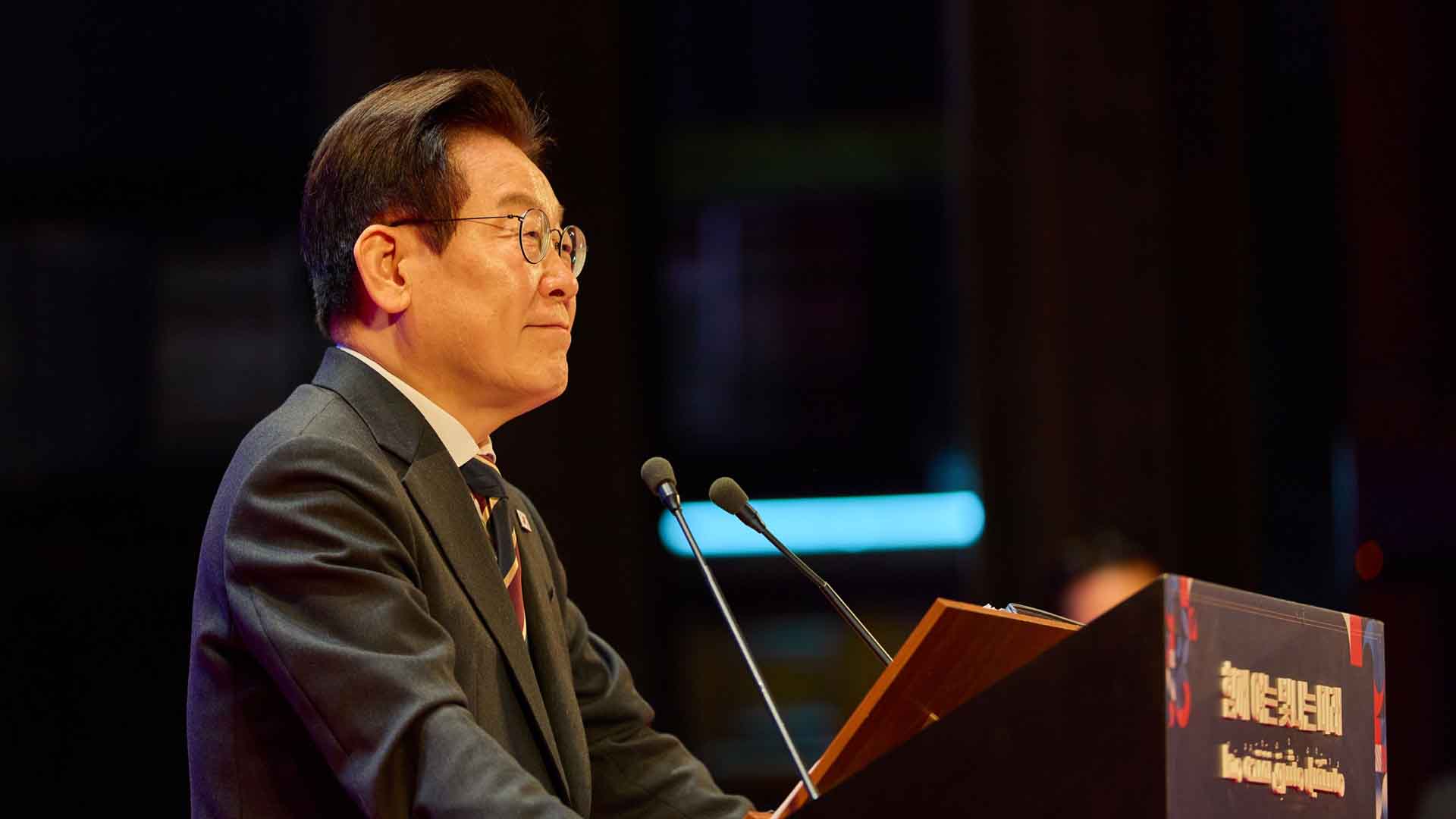 이 대통령, '긍정 평가' 55.9%.. 직전 조사 대비 1.4%↑