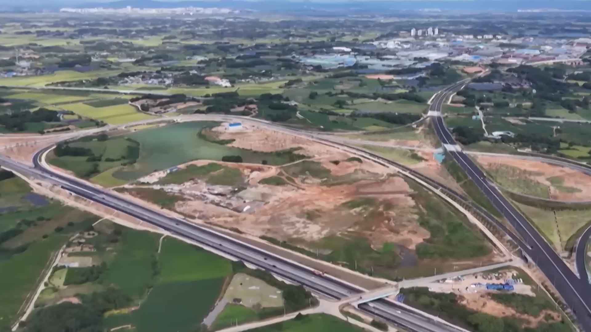 새만금-전주 고속도로 55.1Km 개통.. 물류비 절감 기대