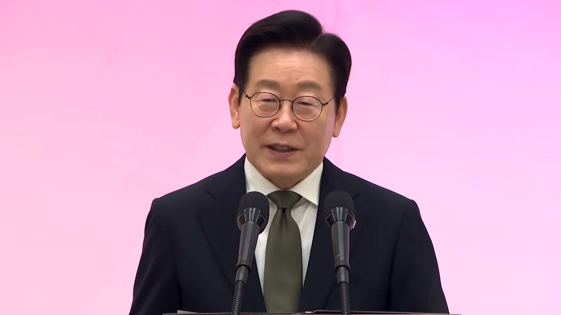 李 대통령 '잘한다' 59%.. 민주42%·국힘 24%