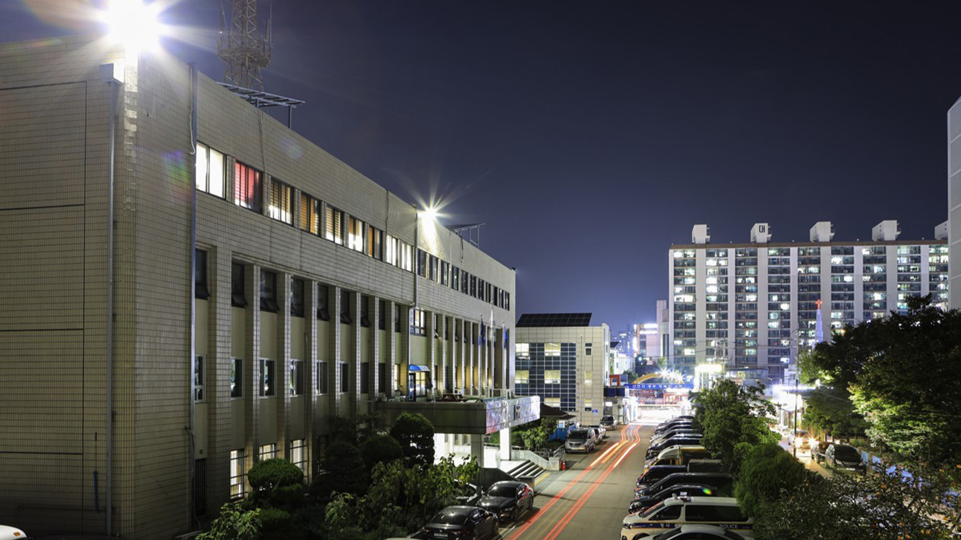 자기 집에 불 지른 여중생 