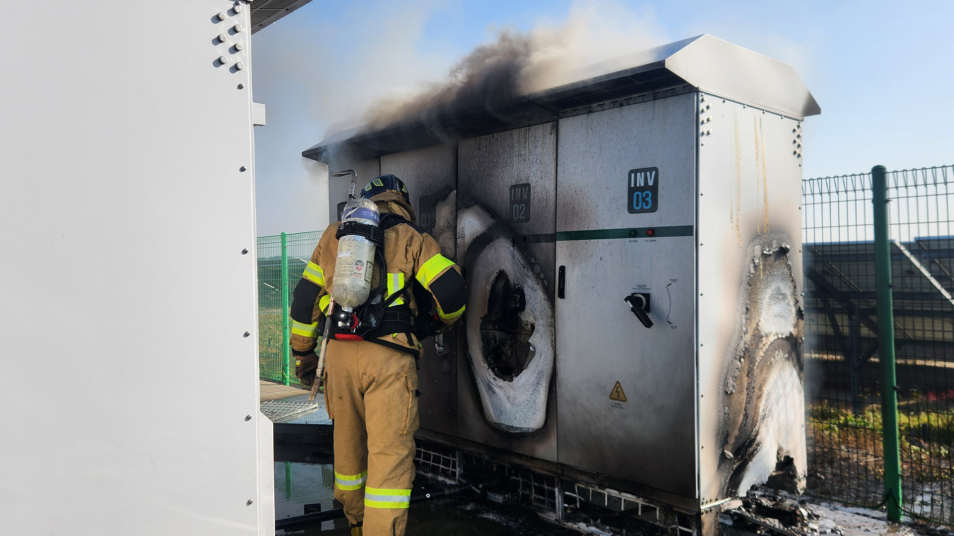 육상 태양광 시설에서 화재.. 3천만 원 재산피해