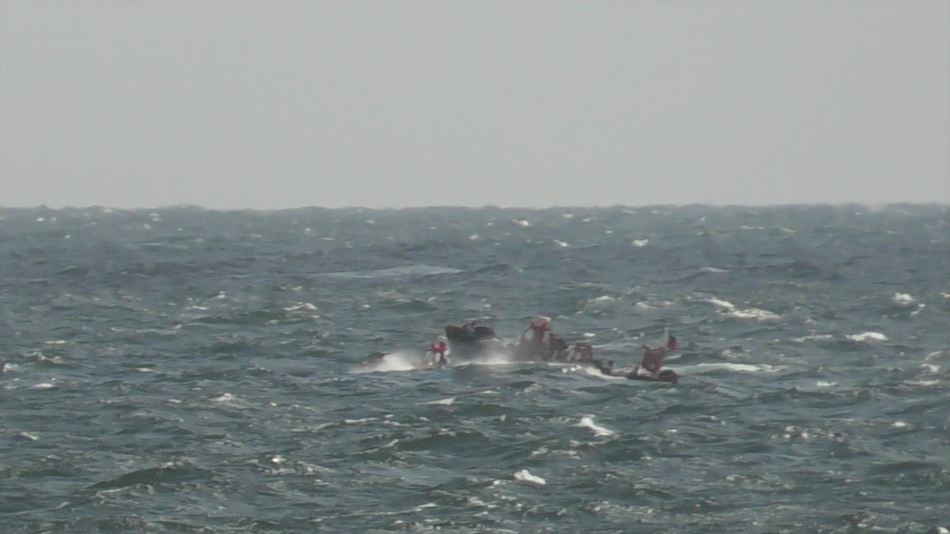 중국 선박 침몰 2명 구조 9명 실종