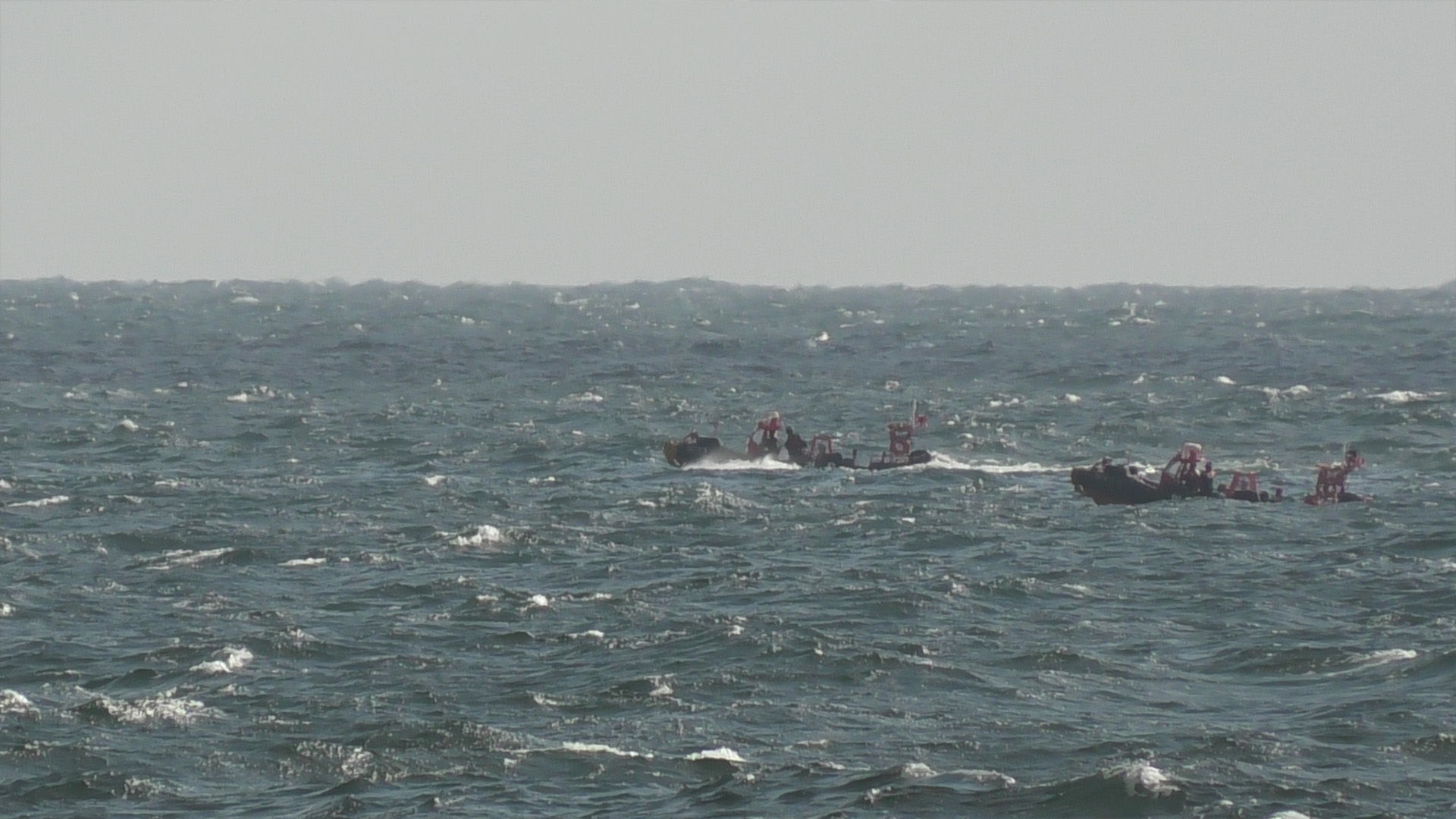 '군산 어청도 중국어선 전복' 수색 이틀째...9명 여전히 실종 상태