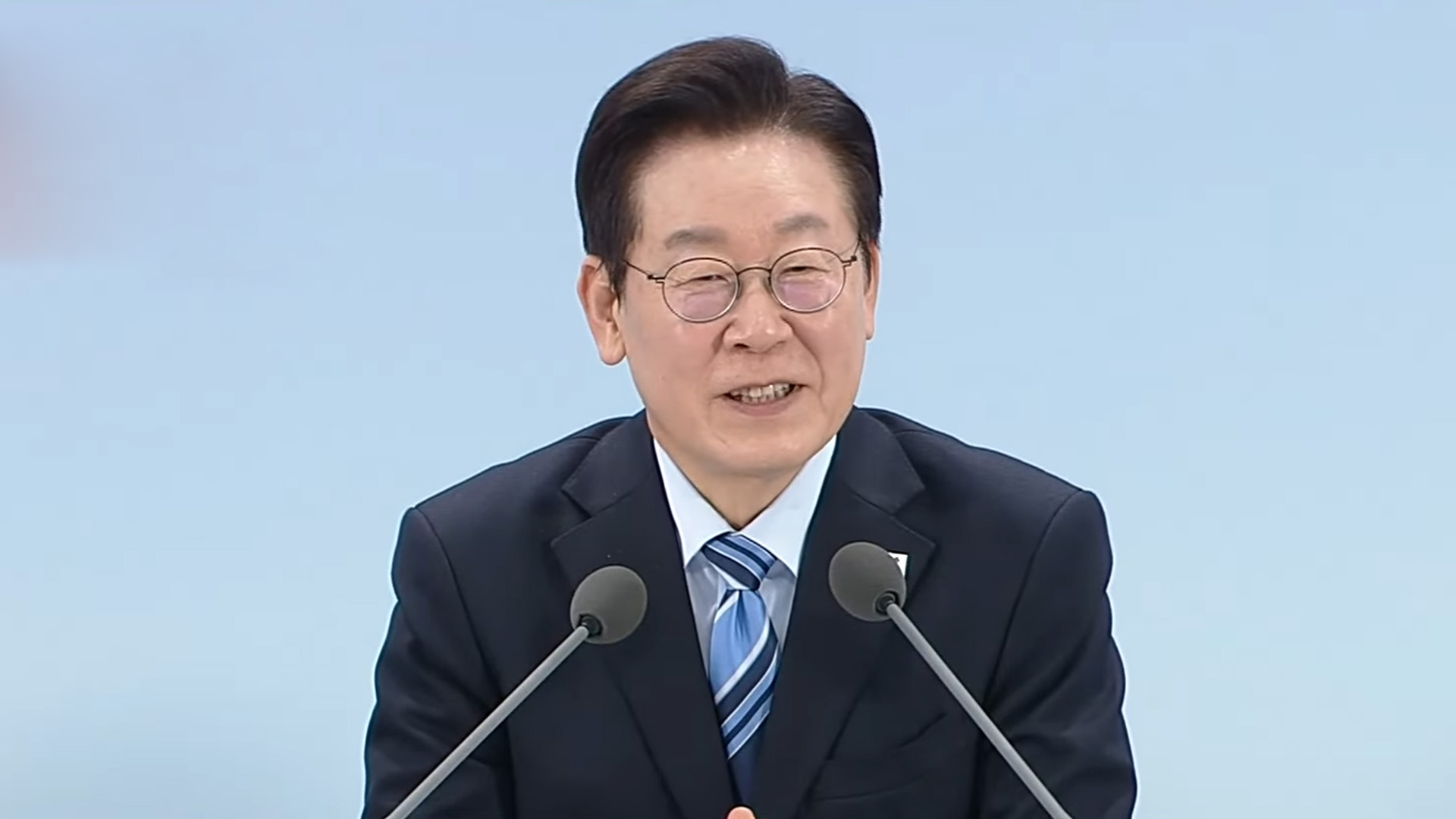 이재명 대통령 지지율 60%.. 민주 43%·국힘 24%