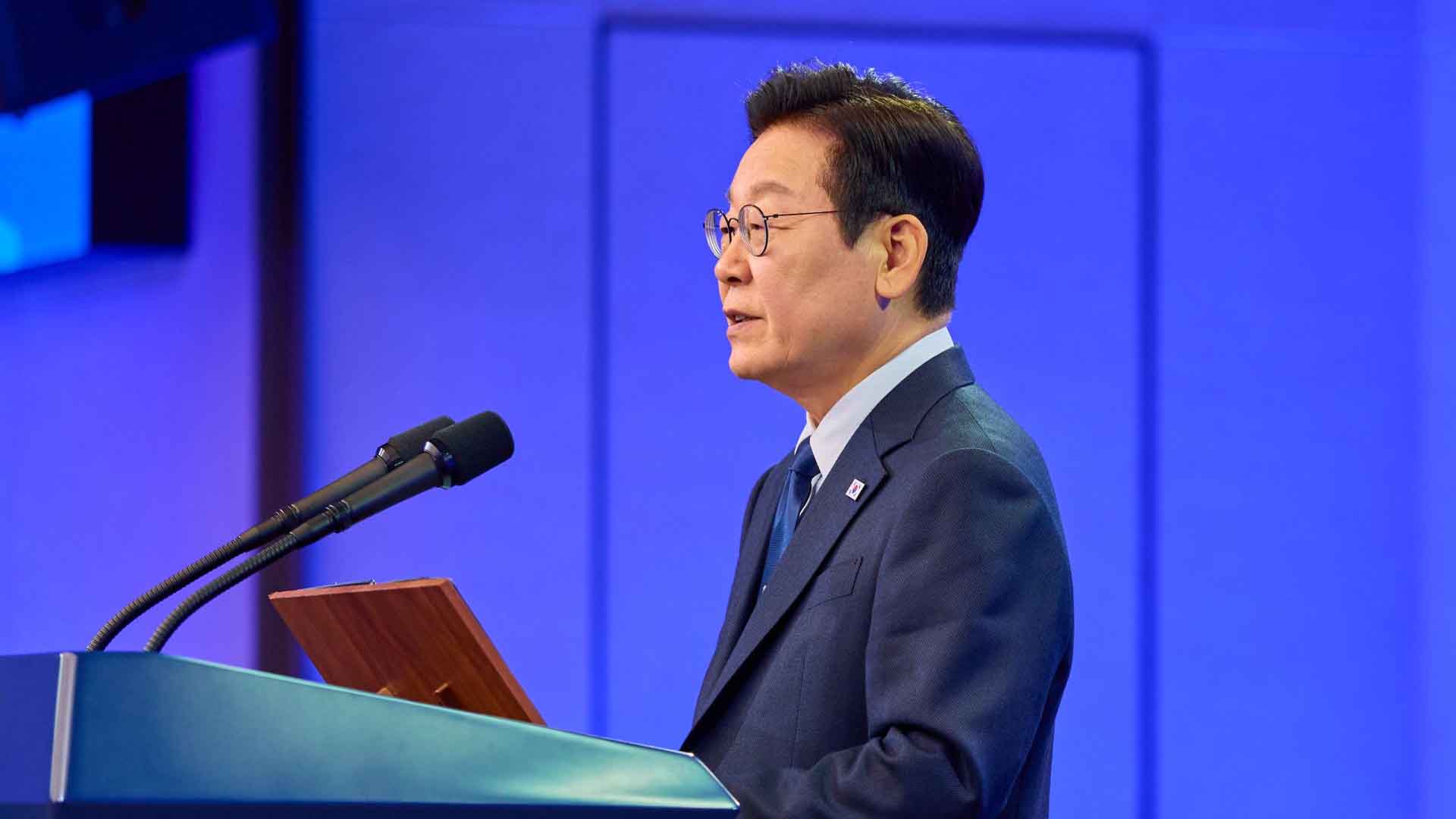 이 대통령, '잘한다' 62%·'잘못한다' 30%