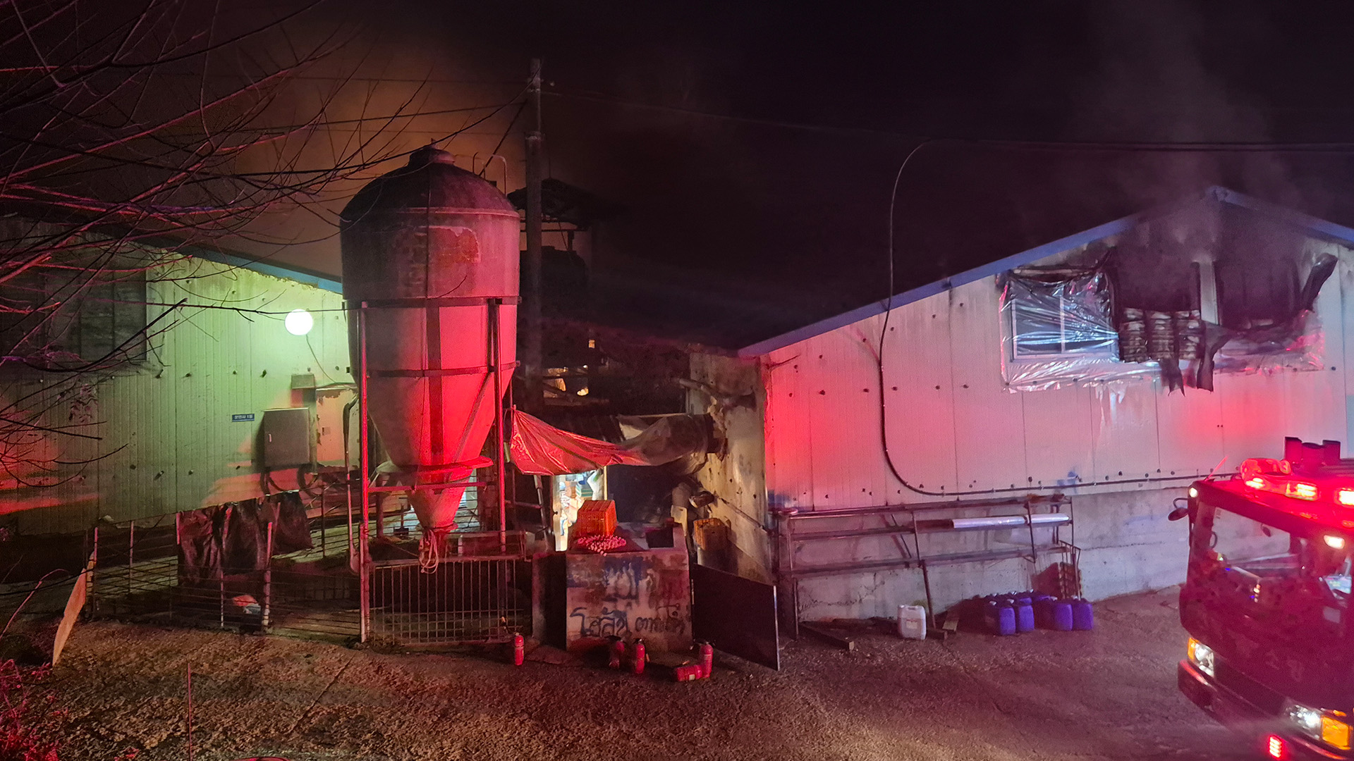 임실 신평 양돈장 화재.. 모돈 120마리 등 폐사