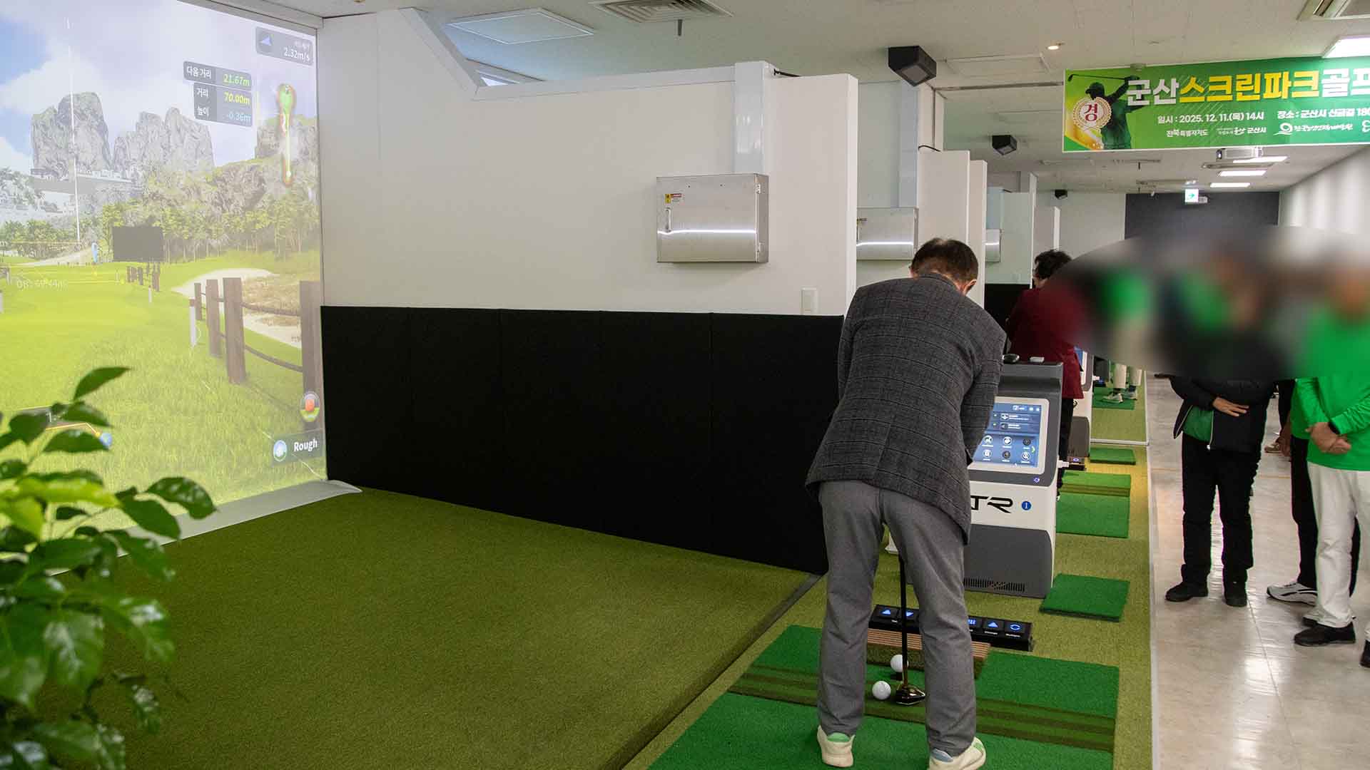 군산시, 노인 일자리사업으로 전통시장에 스크린파크골프장 설치