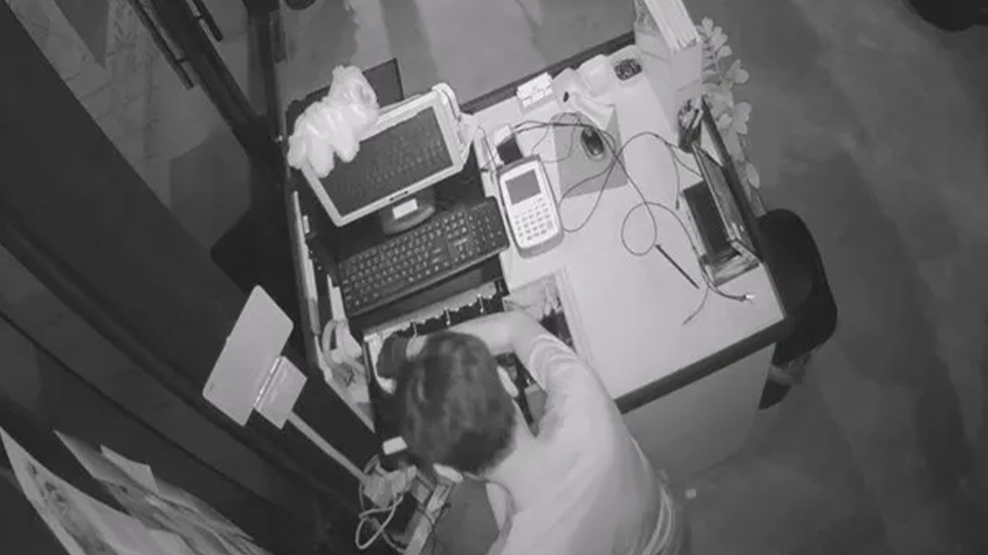 영업 끝난 음식점 돌며 33차례 현금 털어.. 부산서 체포