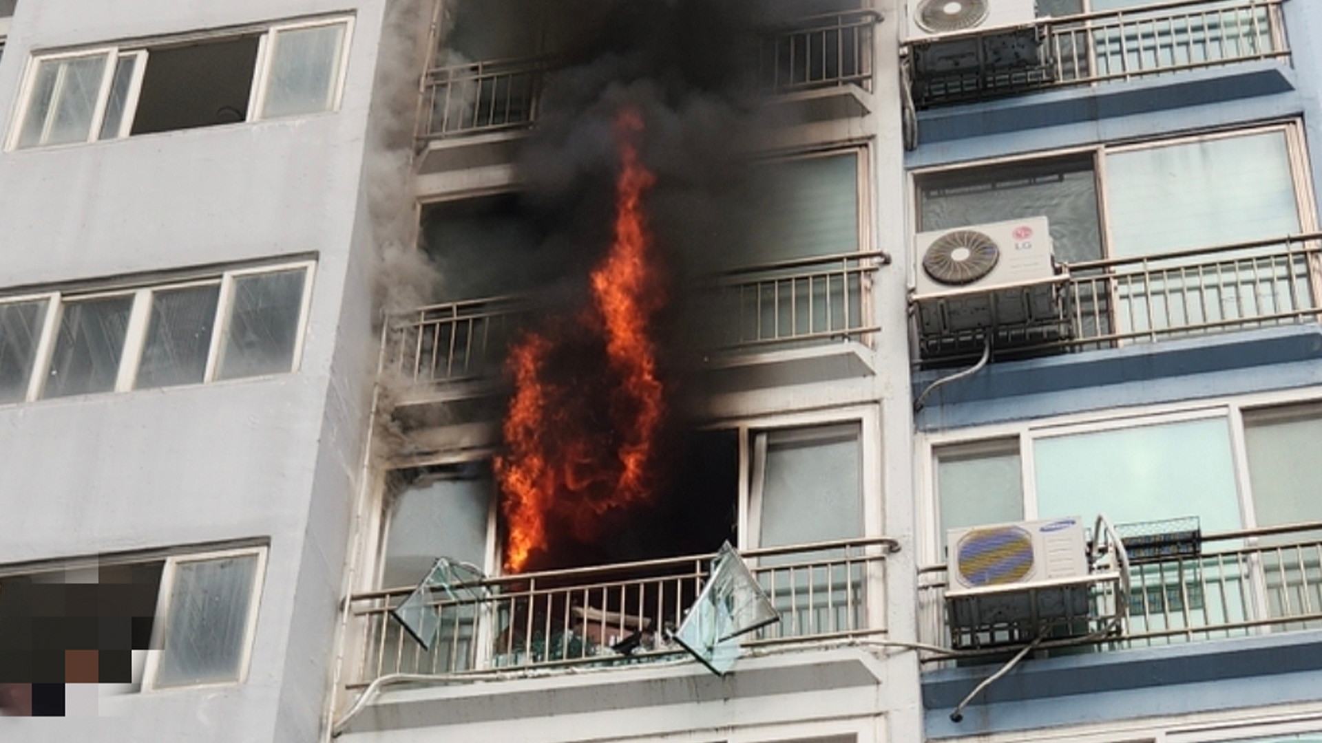 완주 삼례 아파트 5층에서 화재.. 30분 만에 완진