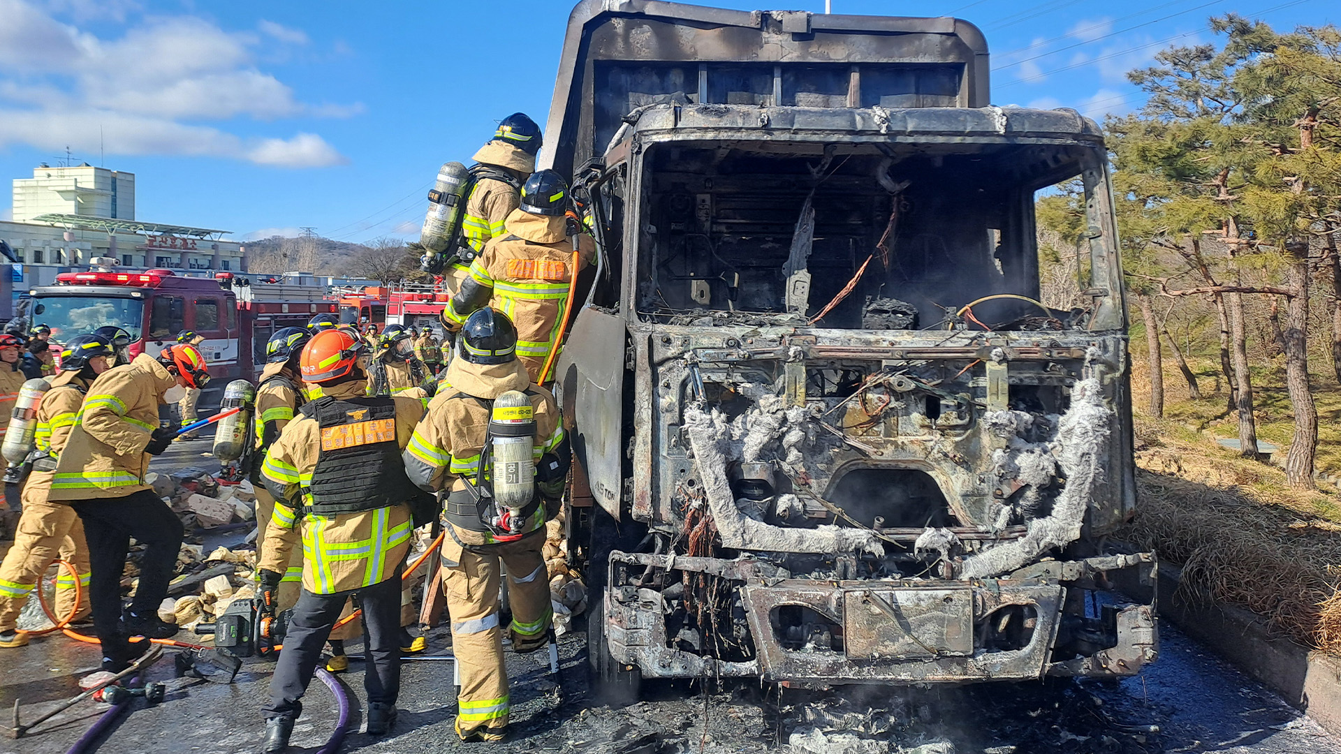 점검하던 화물차에서 불.. 엔진 발화 추정