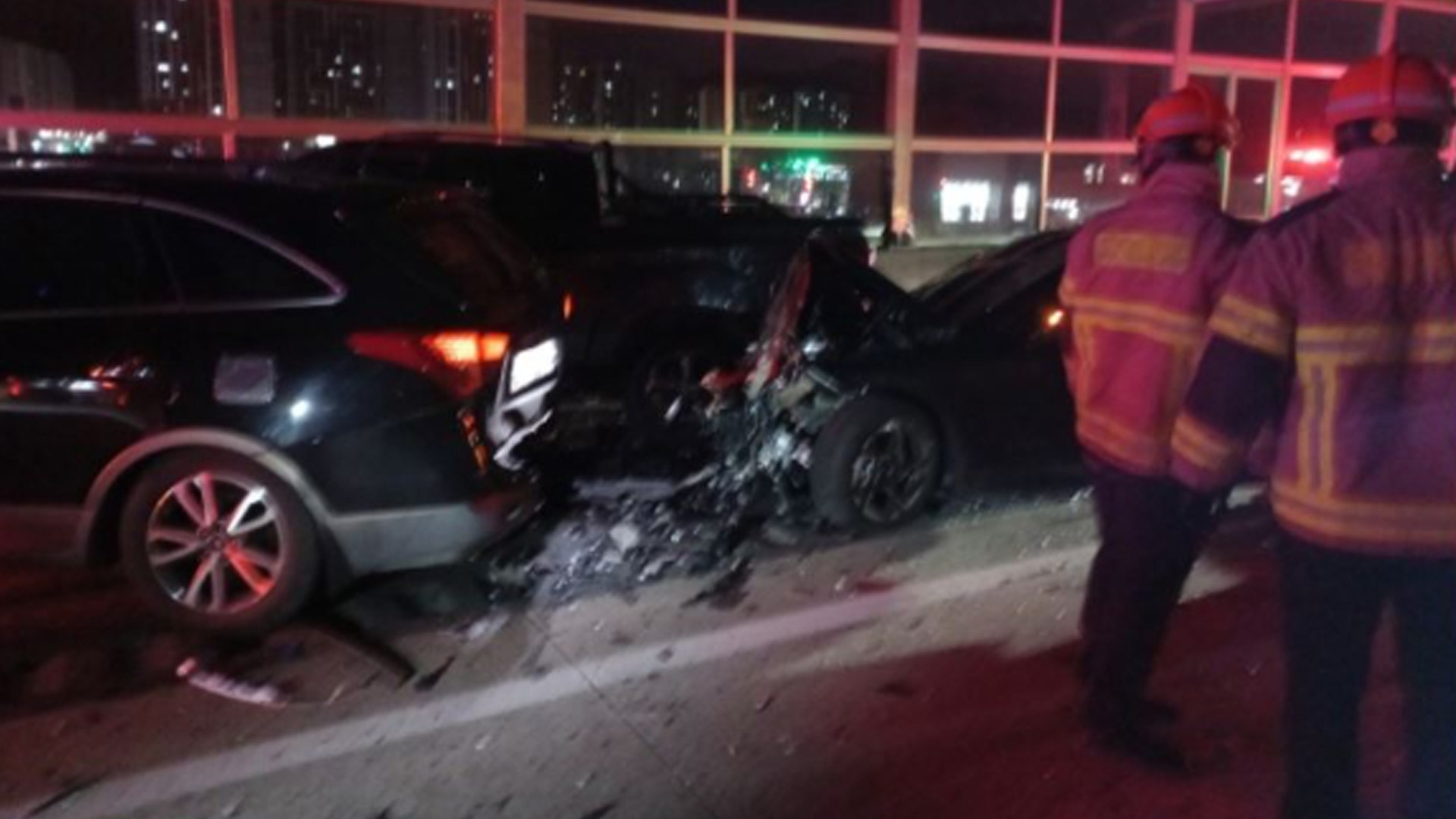 양산 경부고속도로 6중 추돌 사고.. 1명 사망·4명 부상