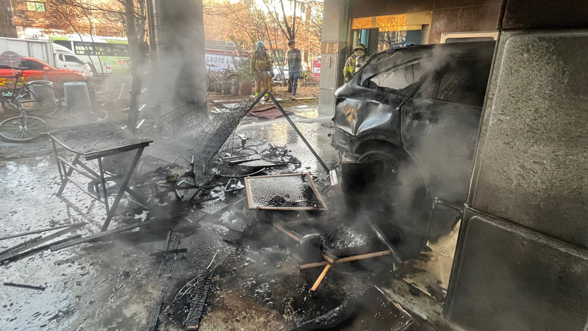 전주 효자동 주차장 불로 자동차 전소.. 담배꽁초 부주의 추정