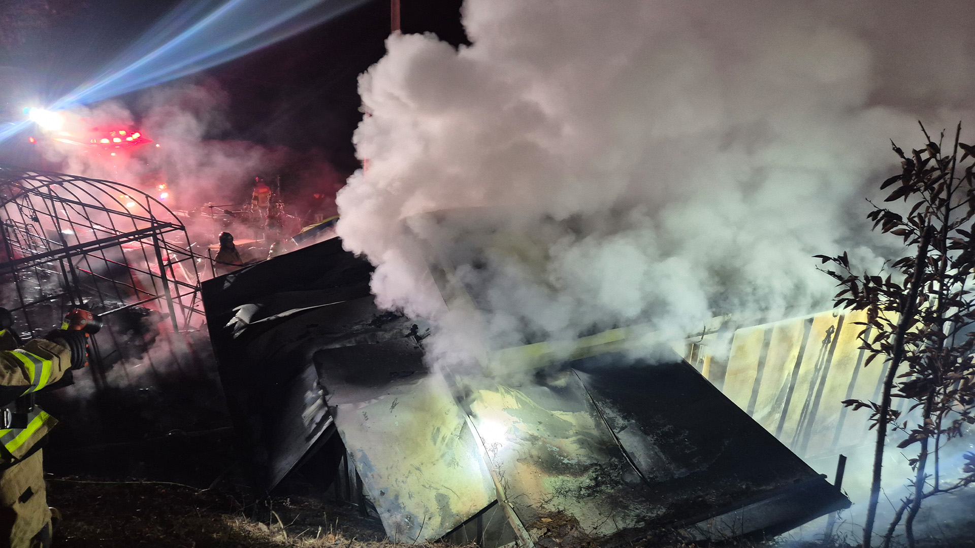 임실에서 주거용 컨테이너 불.. 불 끄던 70대 주인 화상