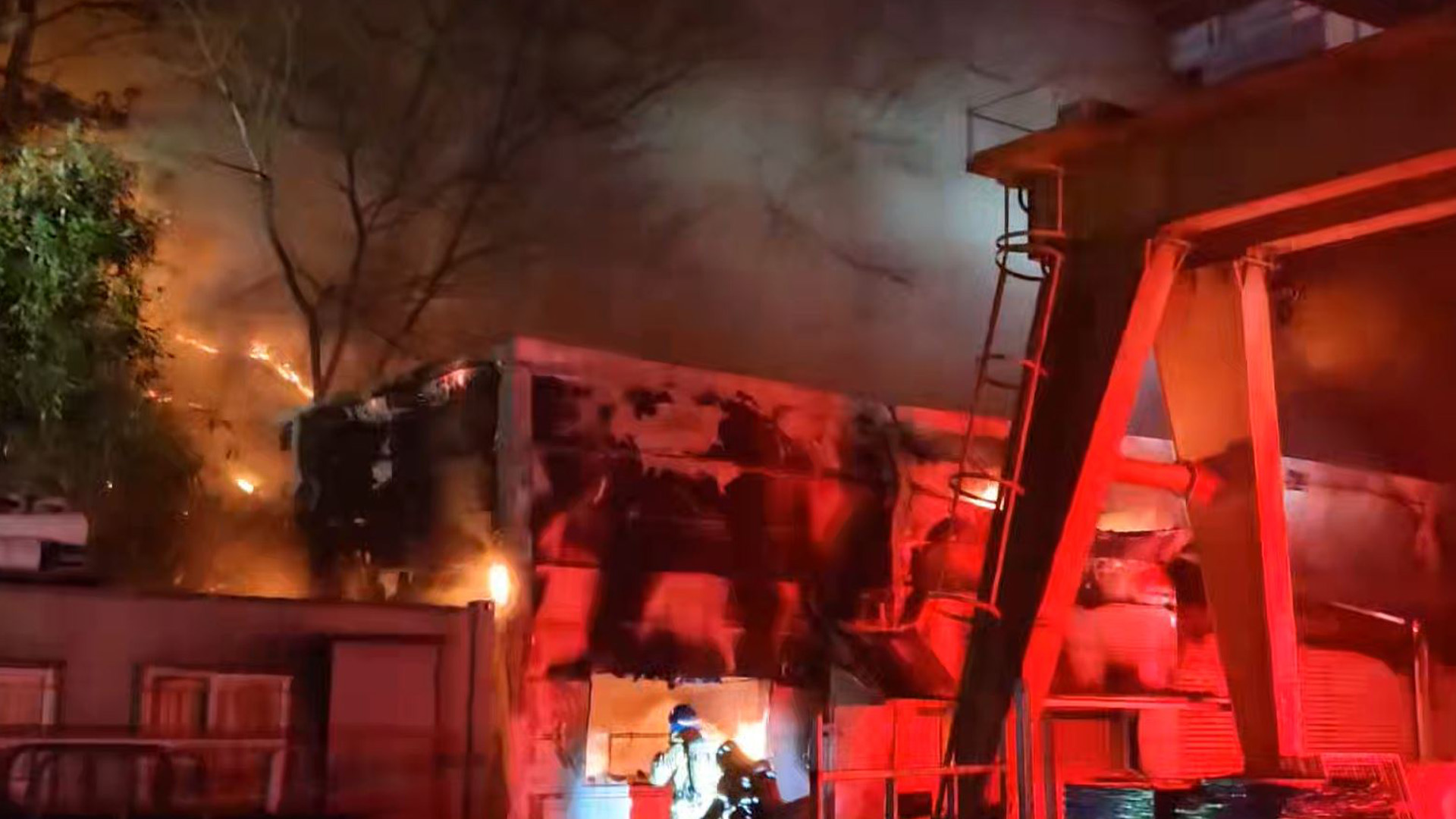 완주 봉동 샷시 조립 공장 화재.. 3천만 원 피해