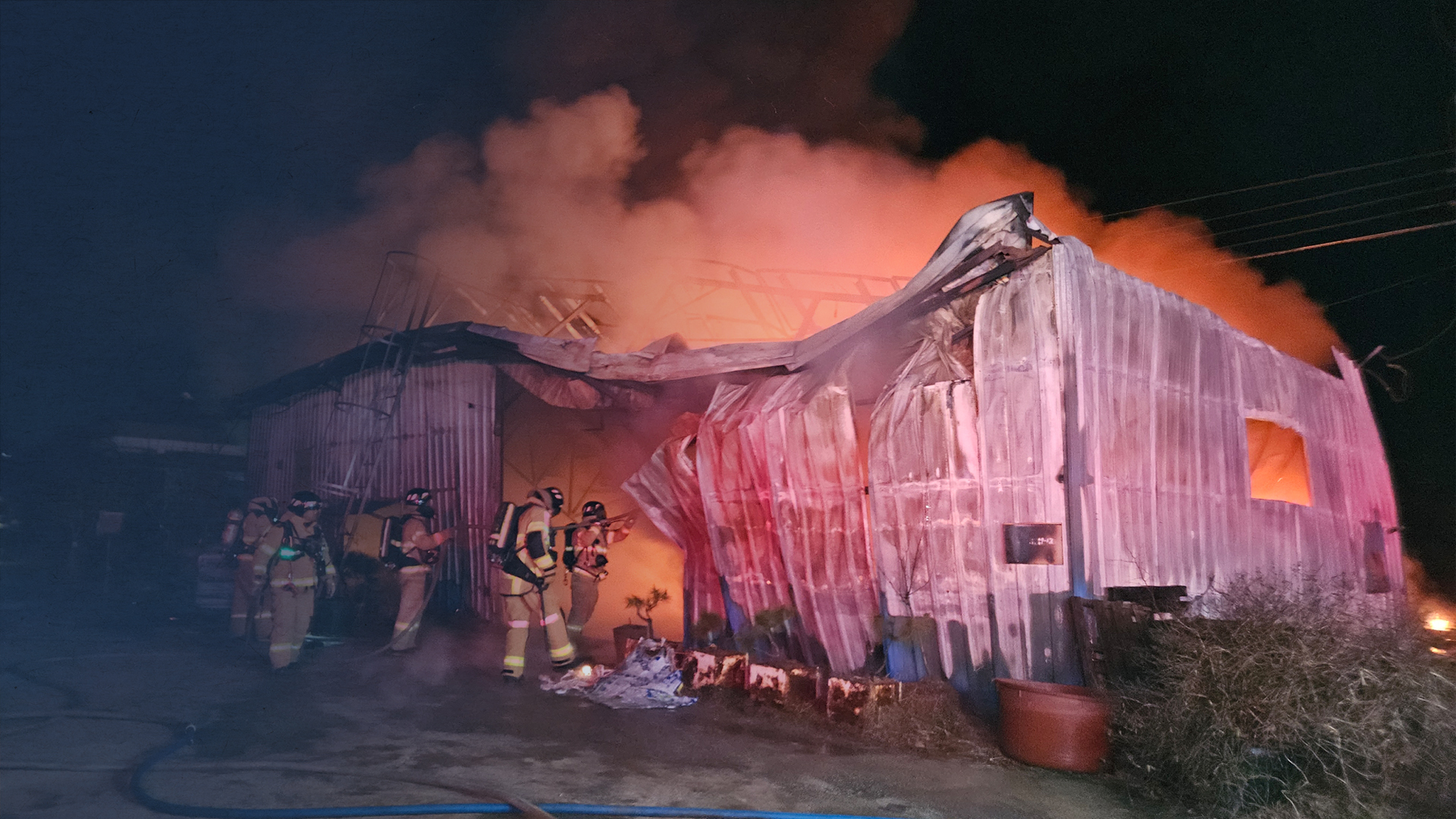 완주 농자재 창고에 화재.. 2,500만 원 피해