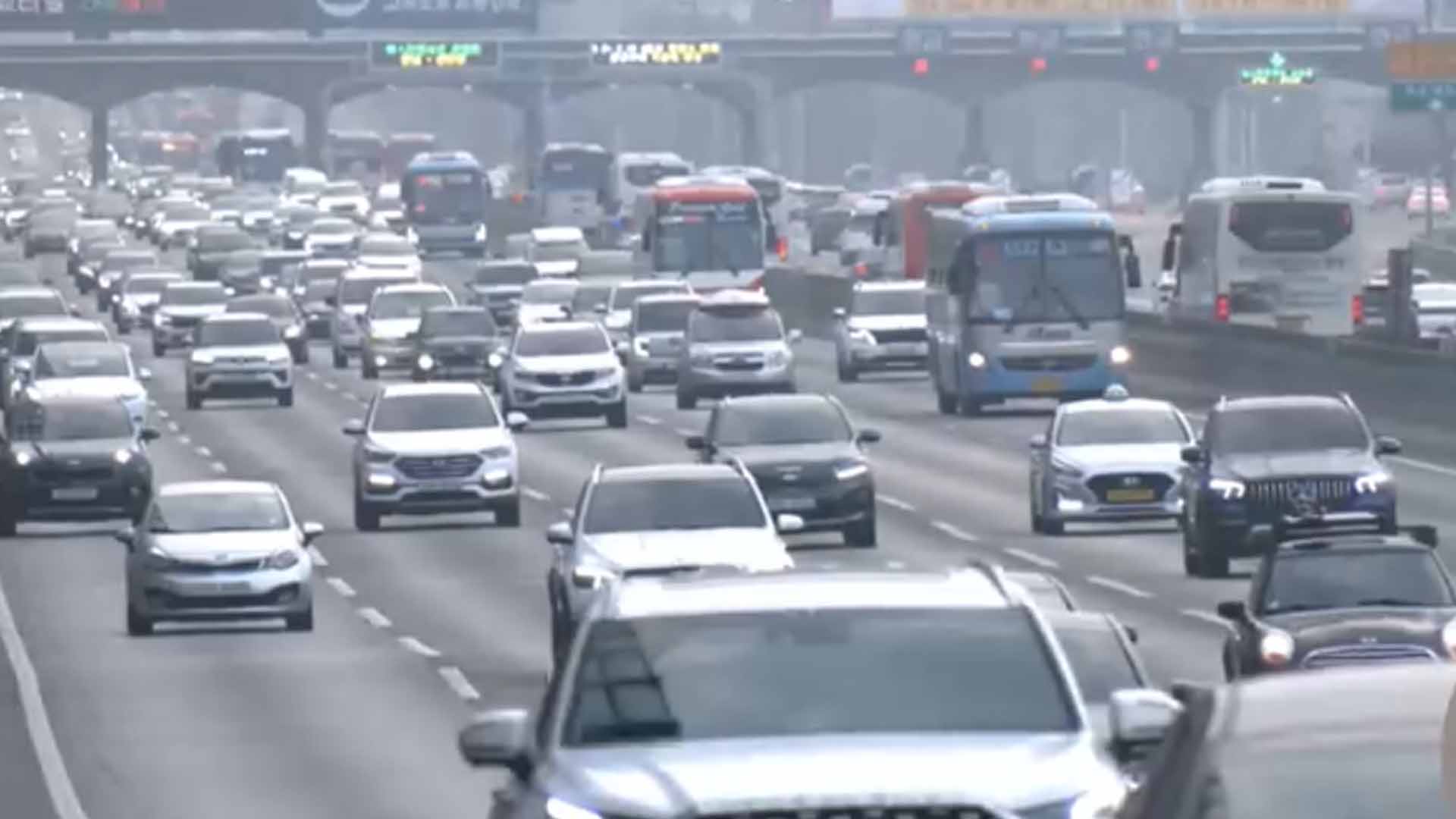 설날 고속도로 정체.. 부산→서울 8시간 40분