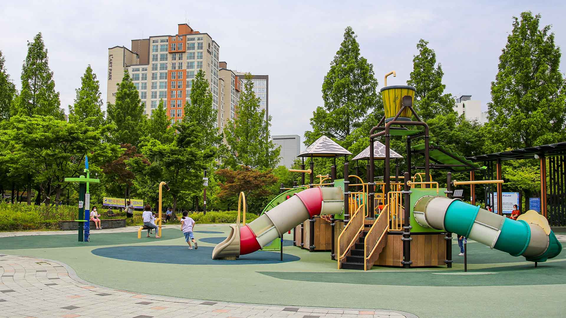 봄철 놀이터 사고 급격히 늘어.. 76%는 부주의 원인