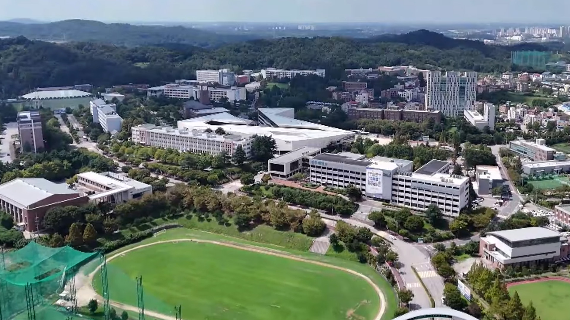 전주대 이사장 '교수 골프 접대' 의혹.. 경찰 수사