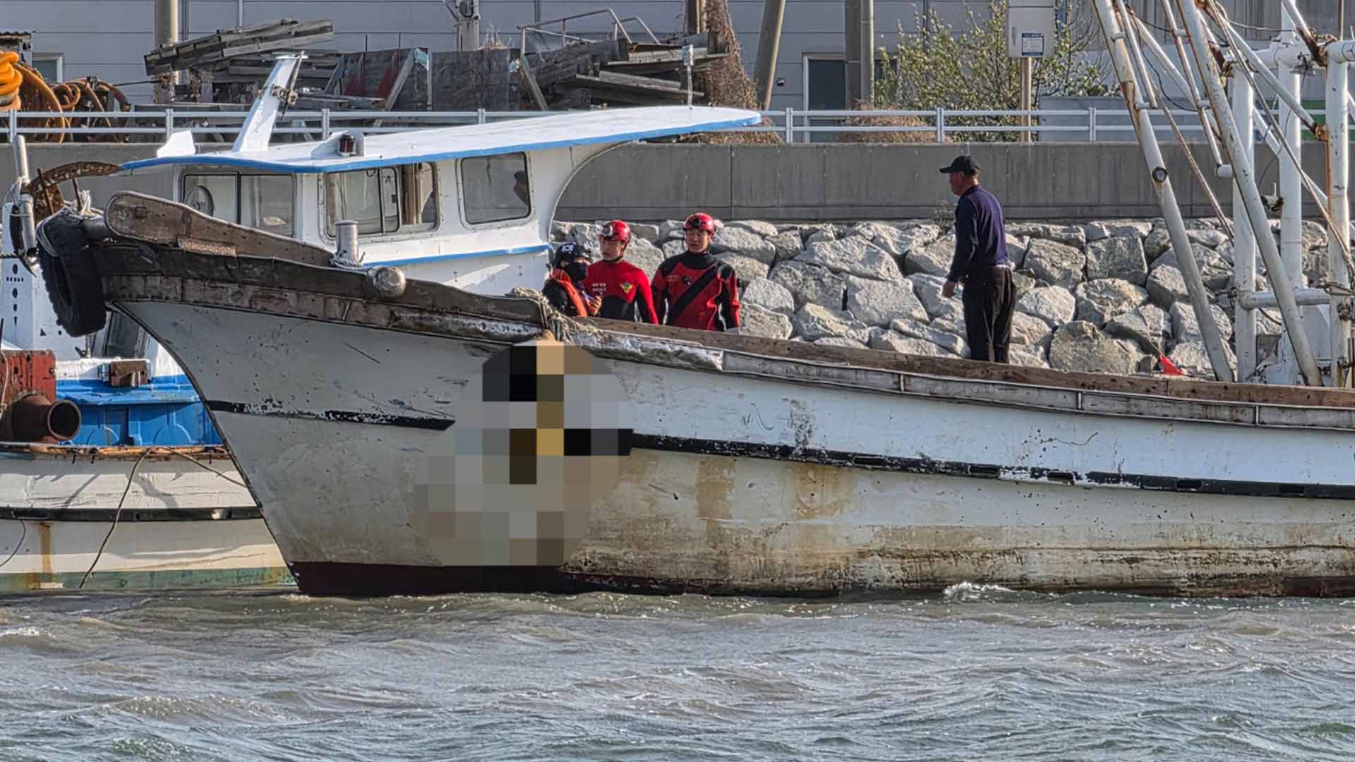 무엔진 방치 선박 2km 떠내려가.. 해경, '안전관리 당부'