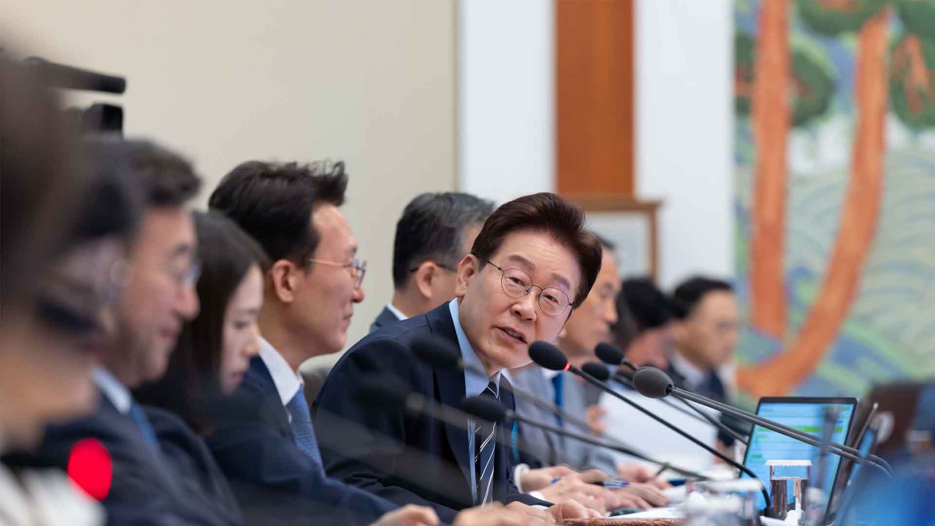 이 대통령 국정수행 긍정 평가 64%.. 지난주 대비 3%p↑