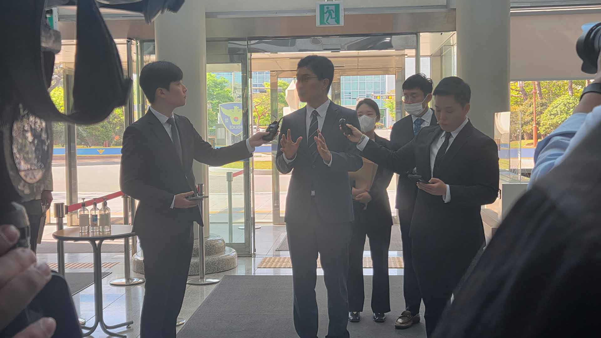 이원택 경찰 조사 출석.. 