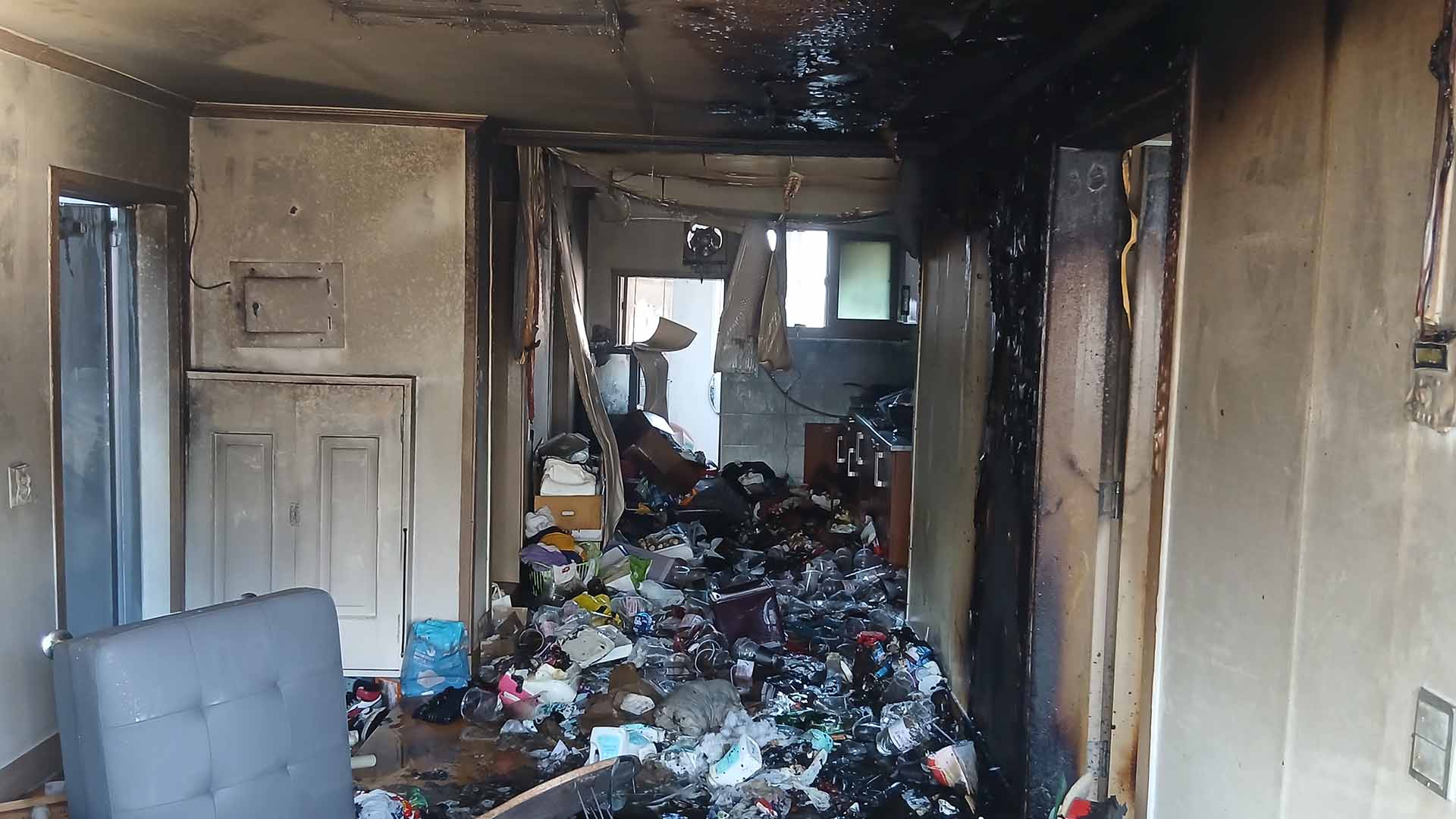 익산 연립주택 2층 화재.. 30대 양손에 2도 화상
