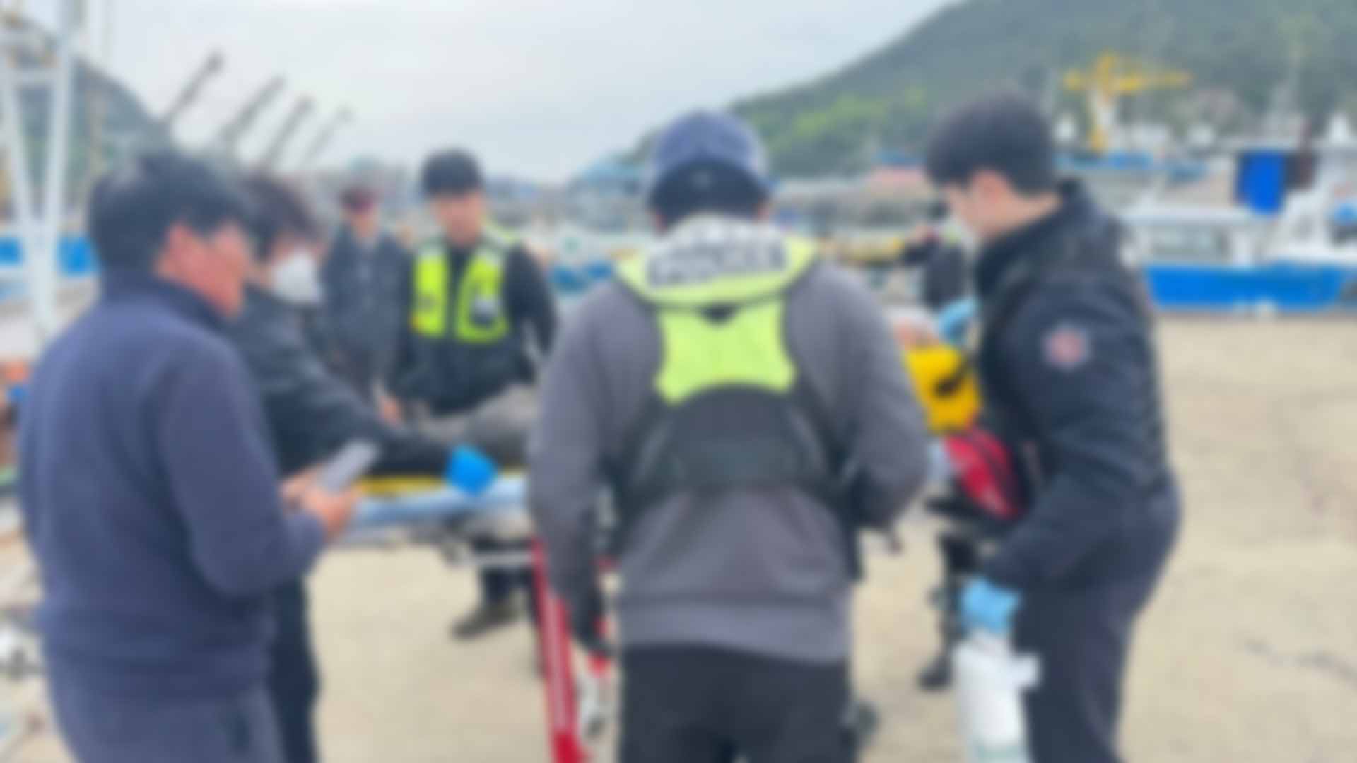 고군산군도 공사 현장에서 추락 사고.. 60대 긴급 이송