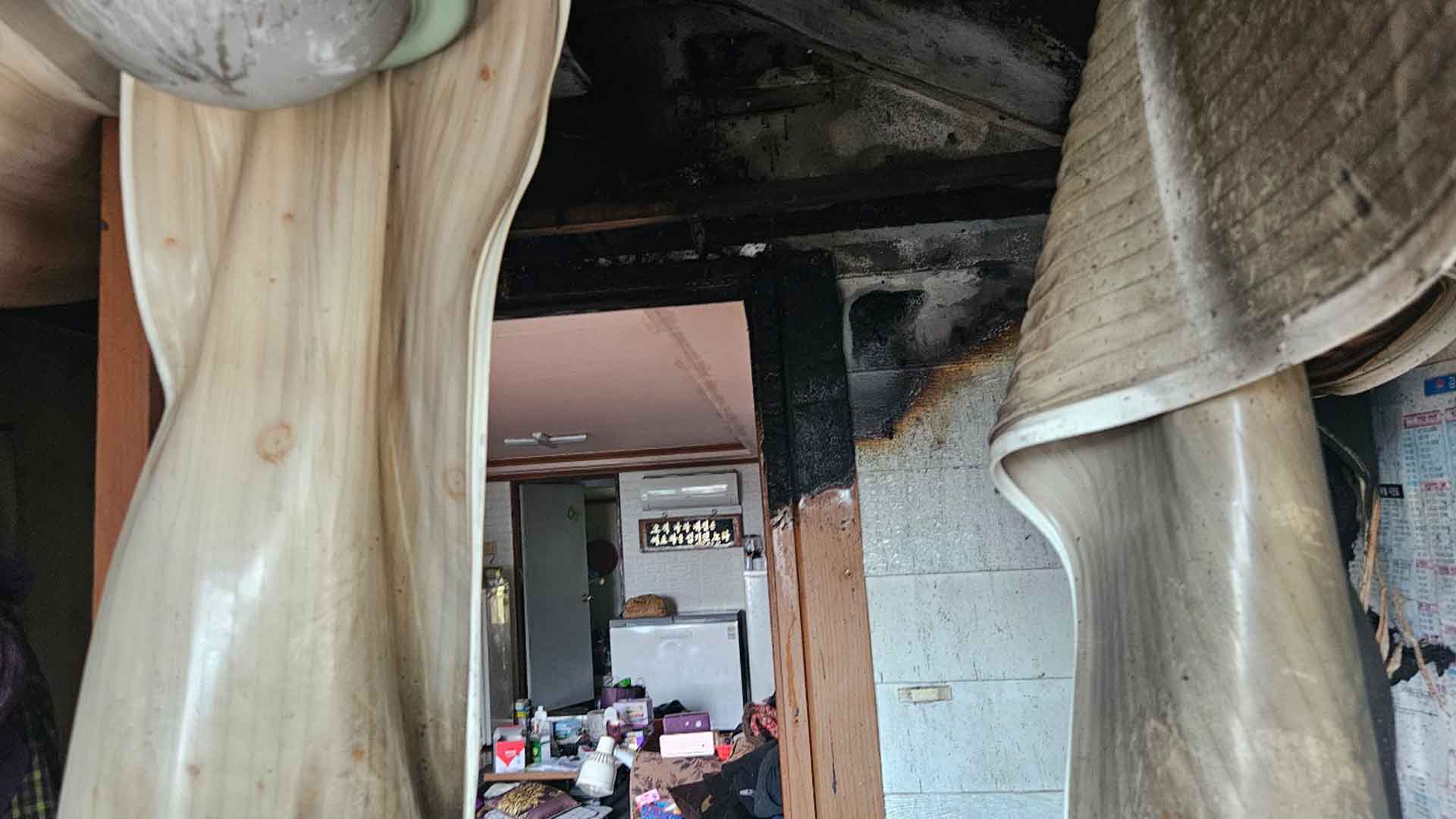 김제 주택 화재.. 80대 거주자 연기 흡입