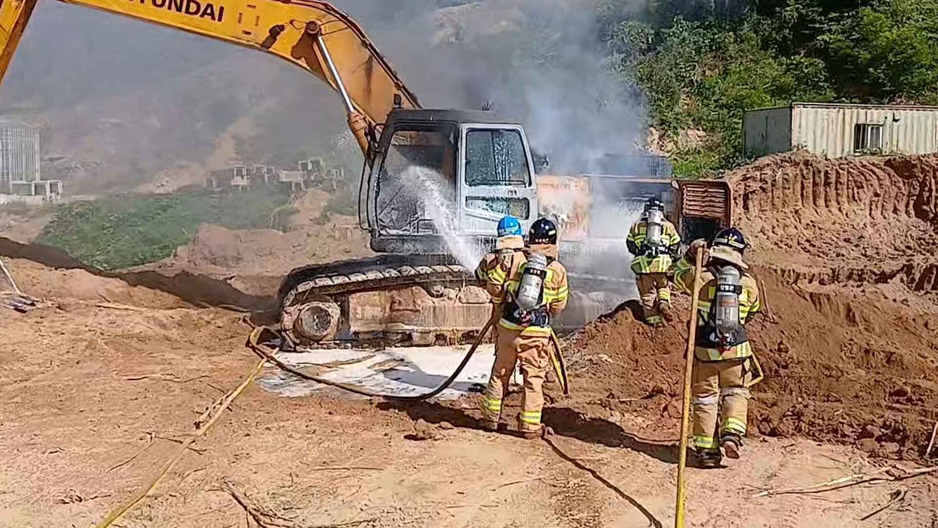 작업 중 굴착기에서 화재.. 재산피해 1천만 원