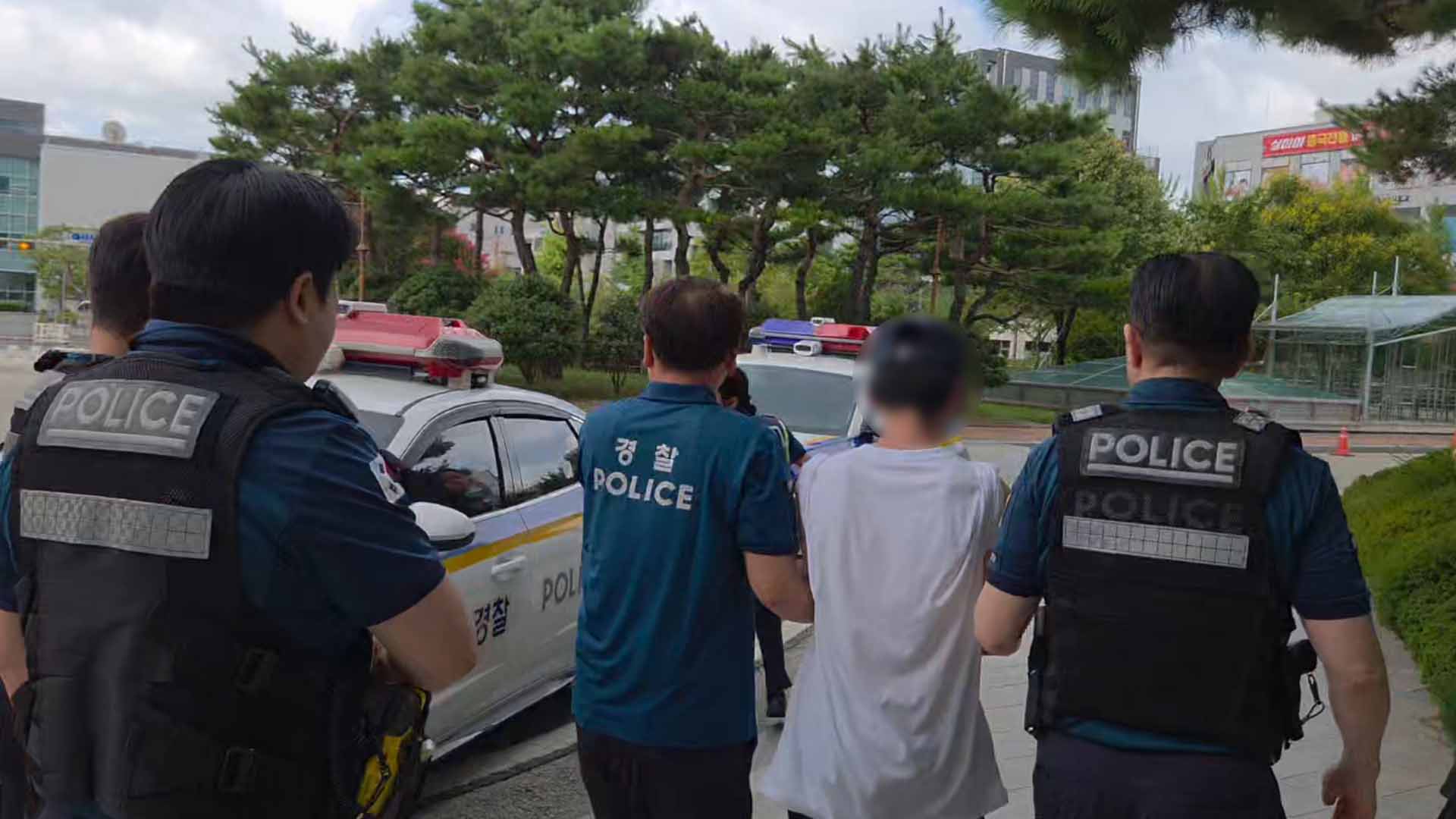 편의점 점원에 흉기 휘두른 피의자 '긴급체포'