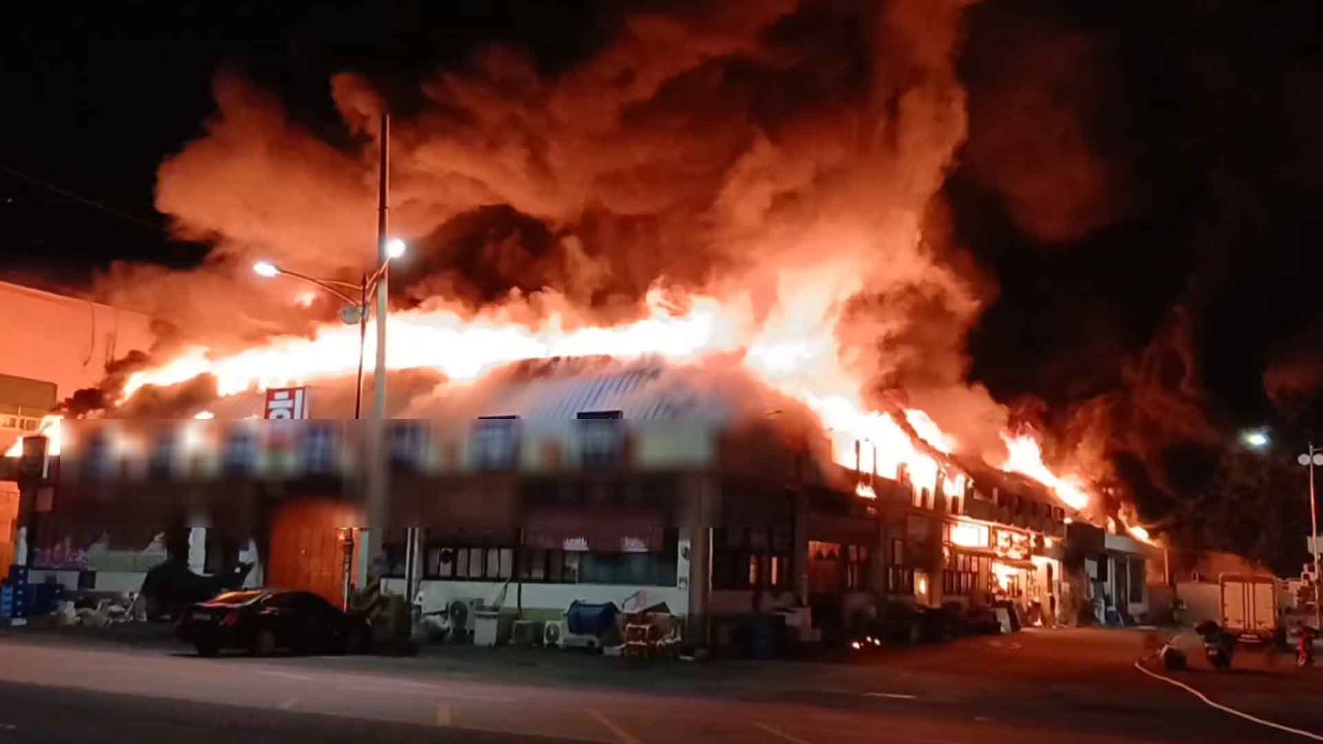 전주 농수산물시장 화재.. 1시간 50여 분 만에 초기 진화