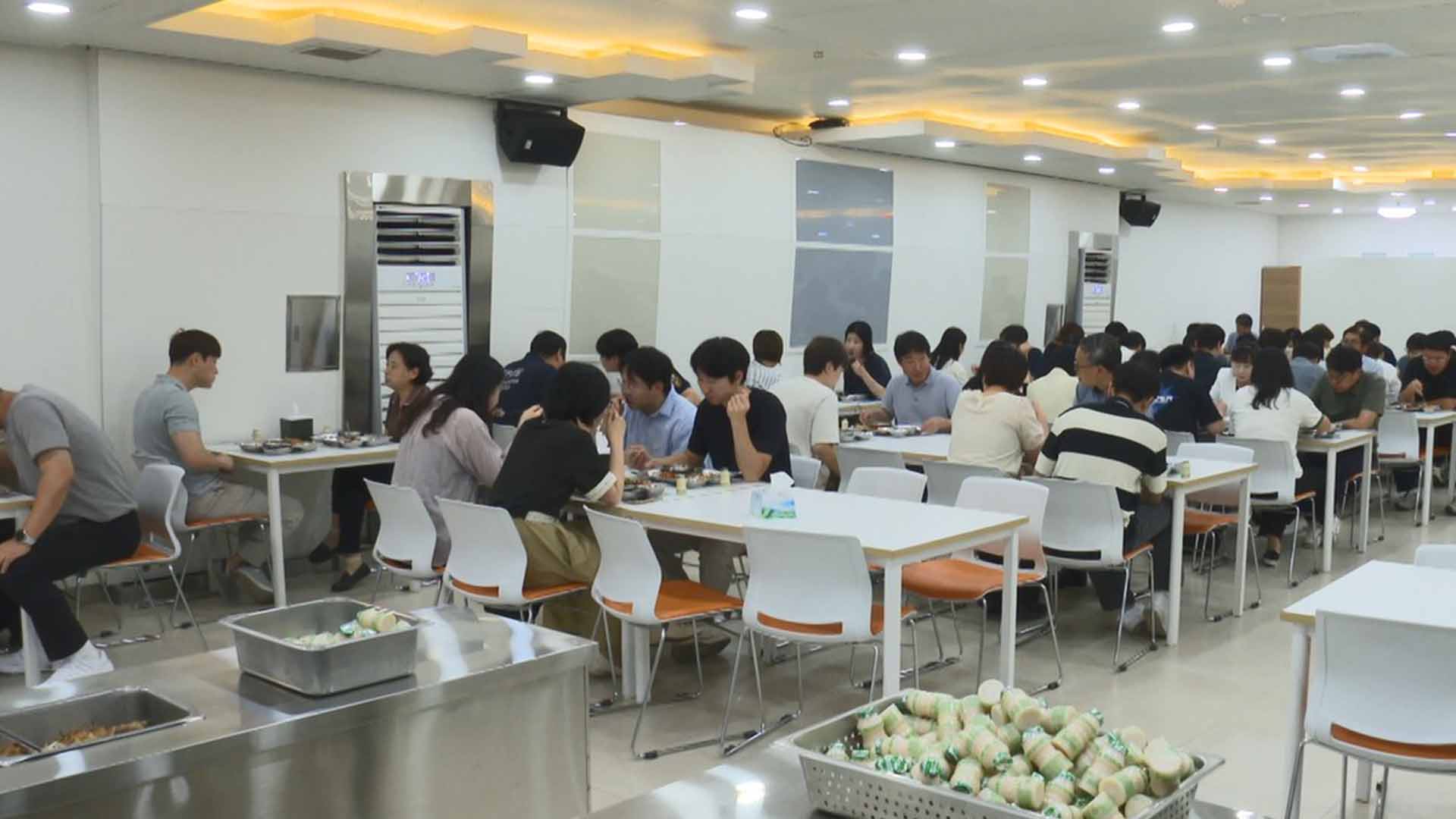 무주군·농협, 흉기 피해 상인 점포 생선 구매