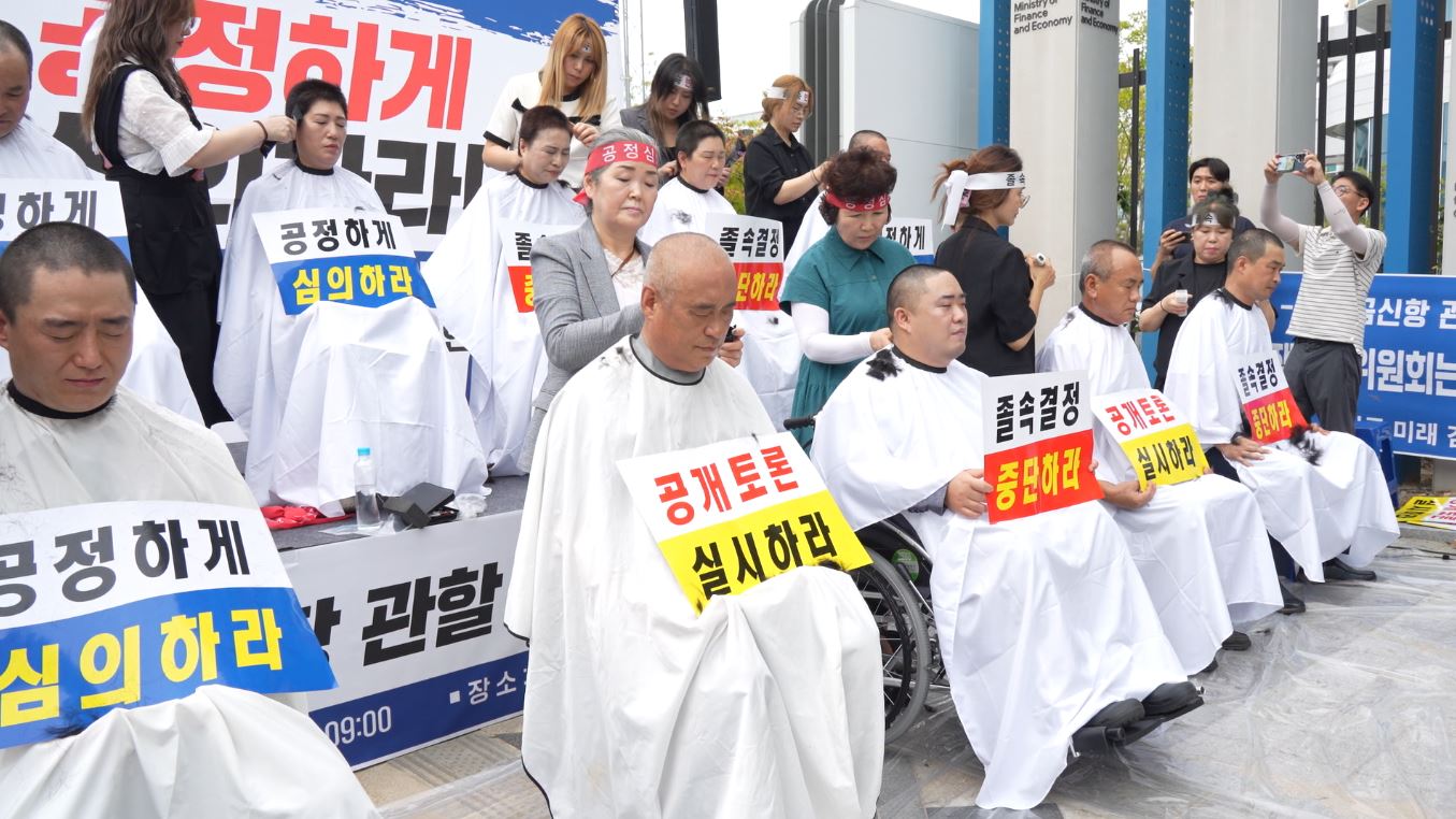 김제시, '새만금 관할권' 두고 연일 집회.. 시의원 10명 삭발